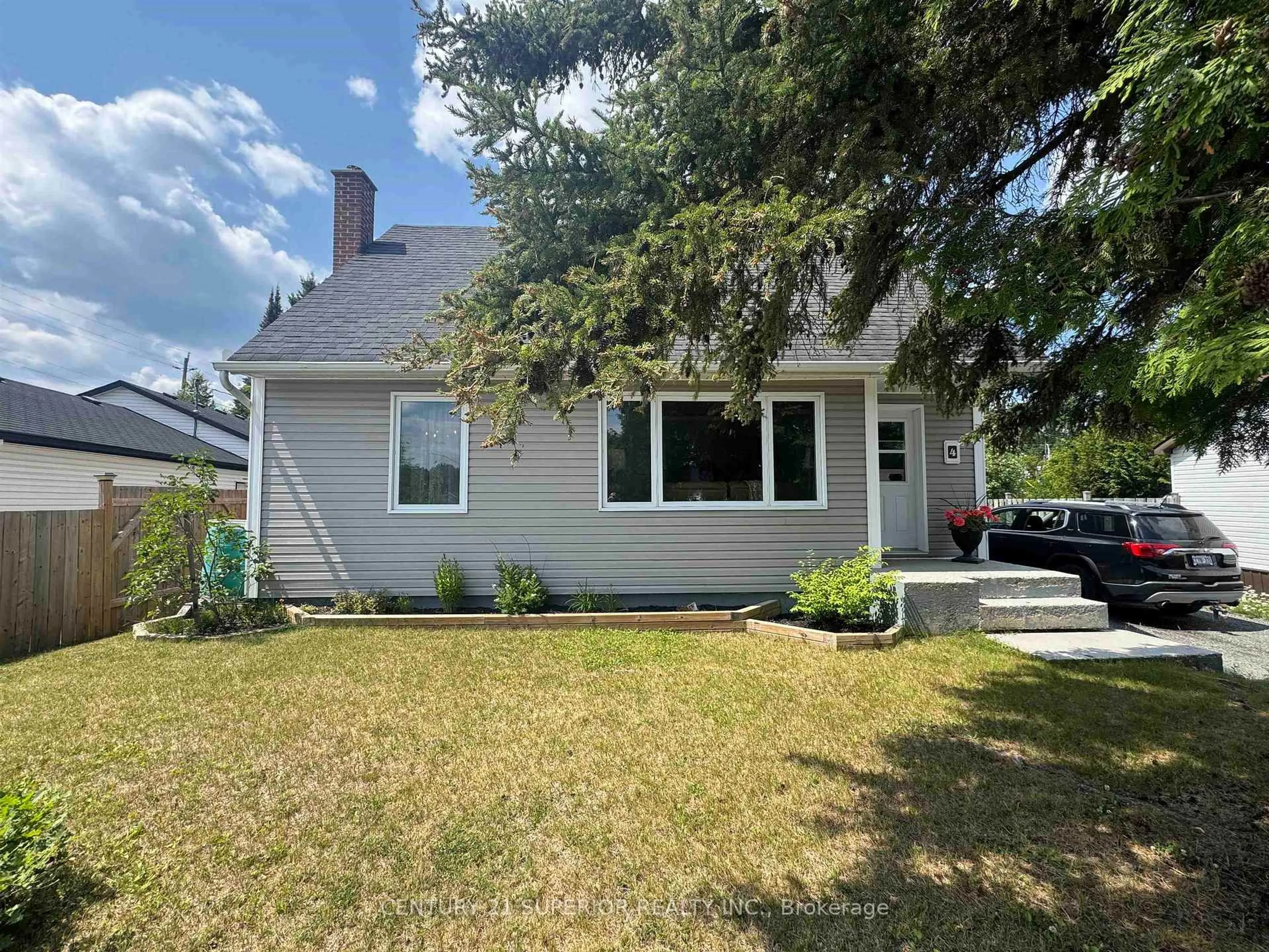 Home with vinyl exterior material, street for 4 Adjala Ave, Manitouwadge Ontario P0T 2C0