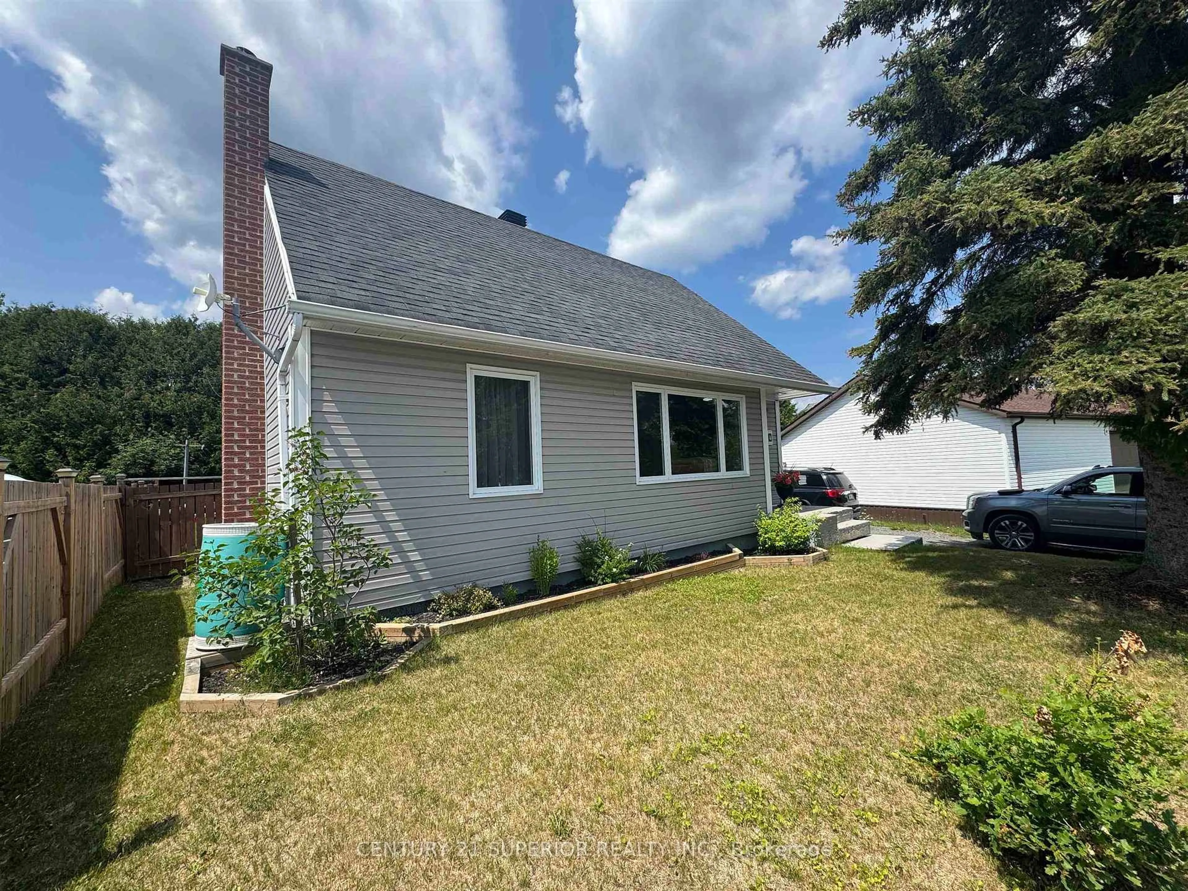 Home with vinyl exterior material, street for 4 Adjala Ave, Manitouwadge Ontario P0T 2C0