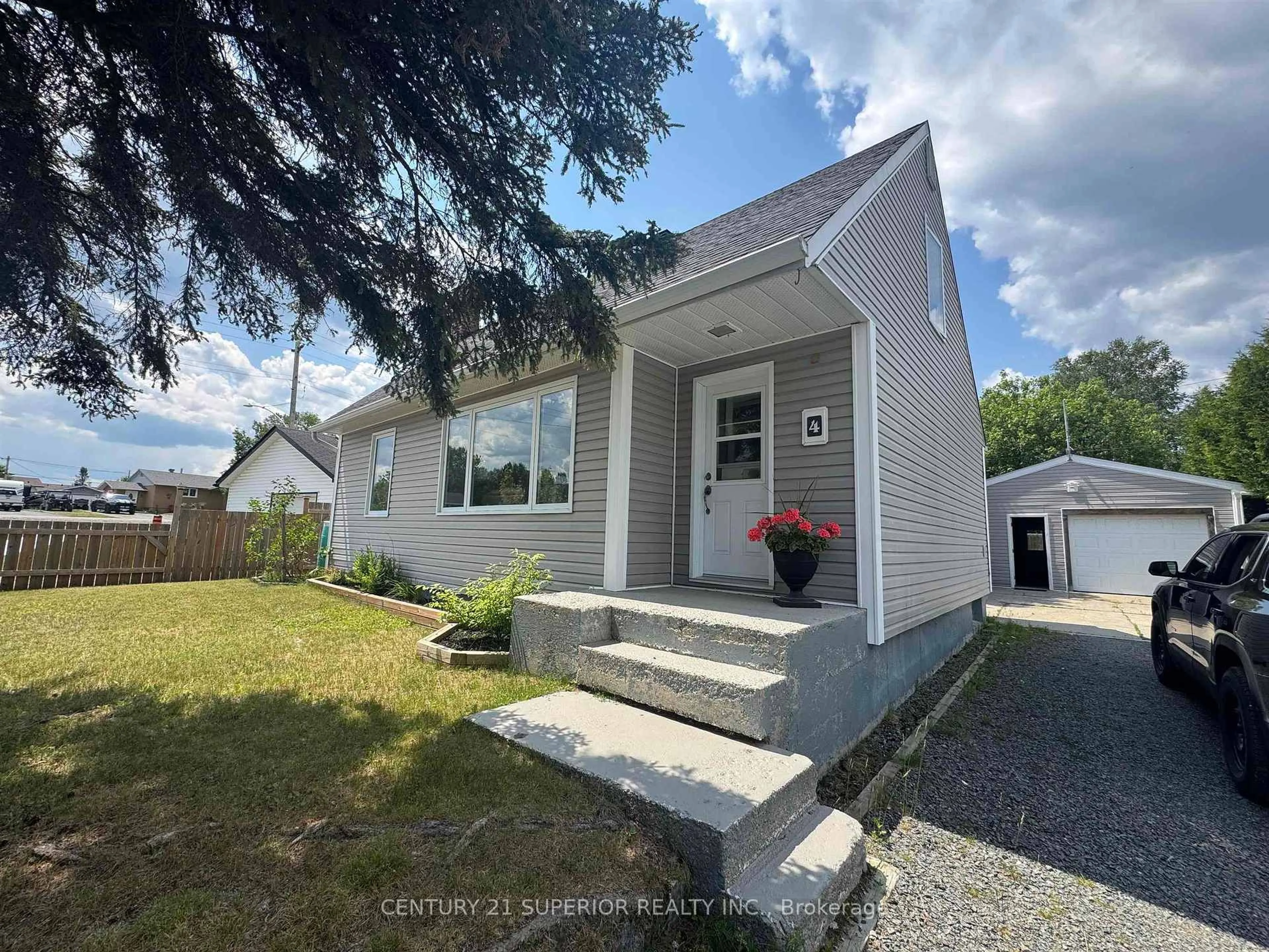 Home with vinyl exterior material, street for 4 Adjala Ave, Manitouwadge Ontario P0T 2C0