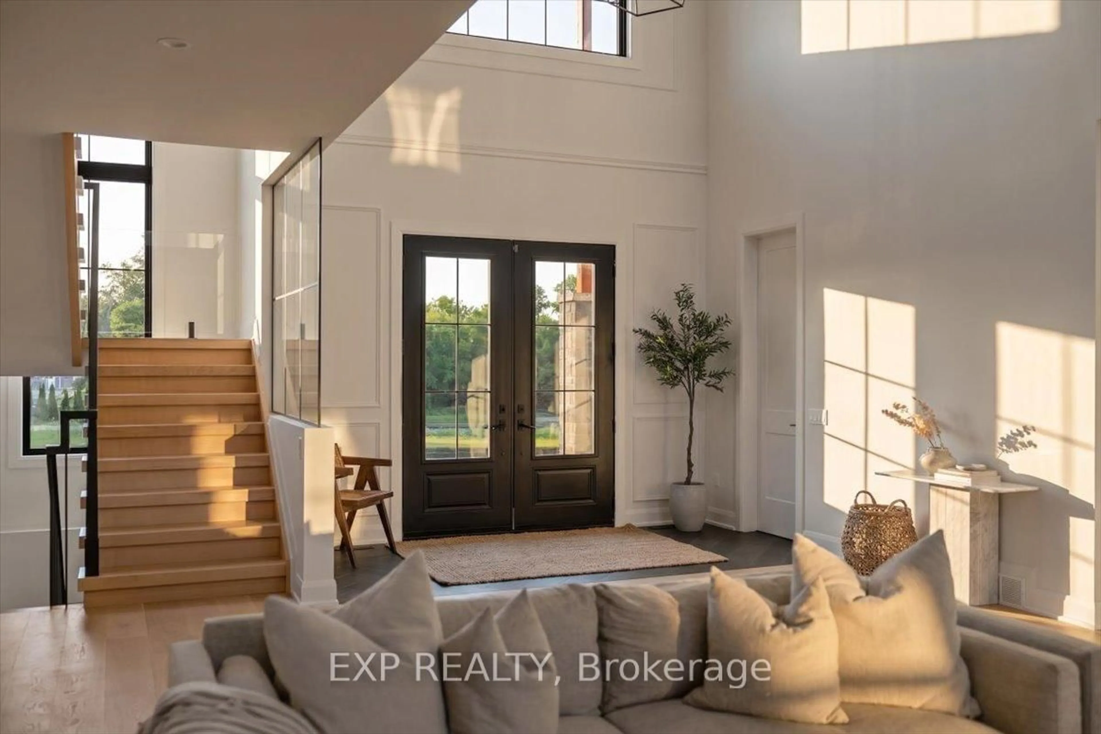 Indoor entryway for 229 Cedar Pond Rd, Carp Ontario K0A 1L0