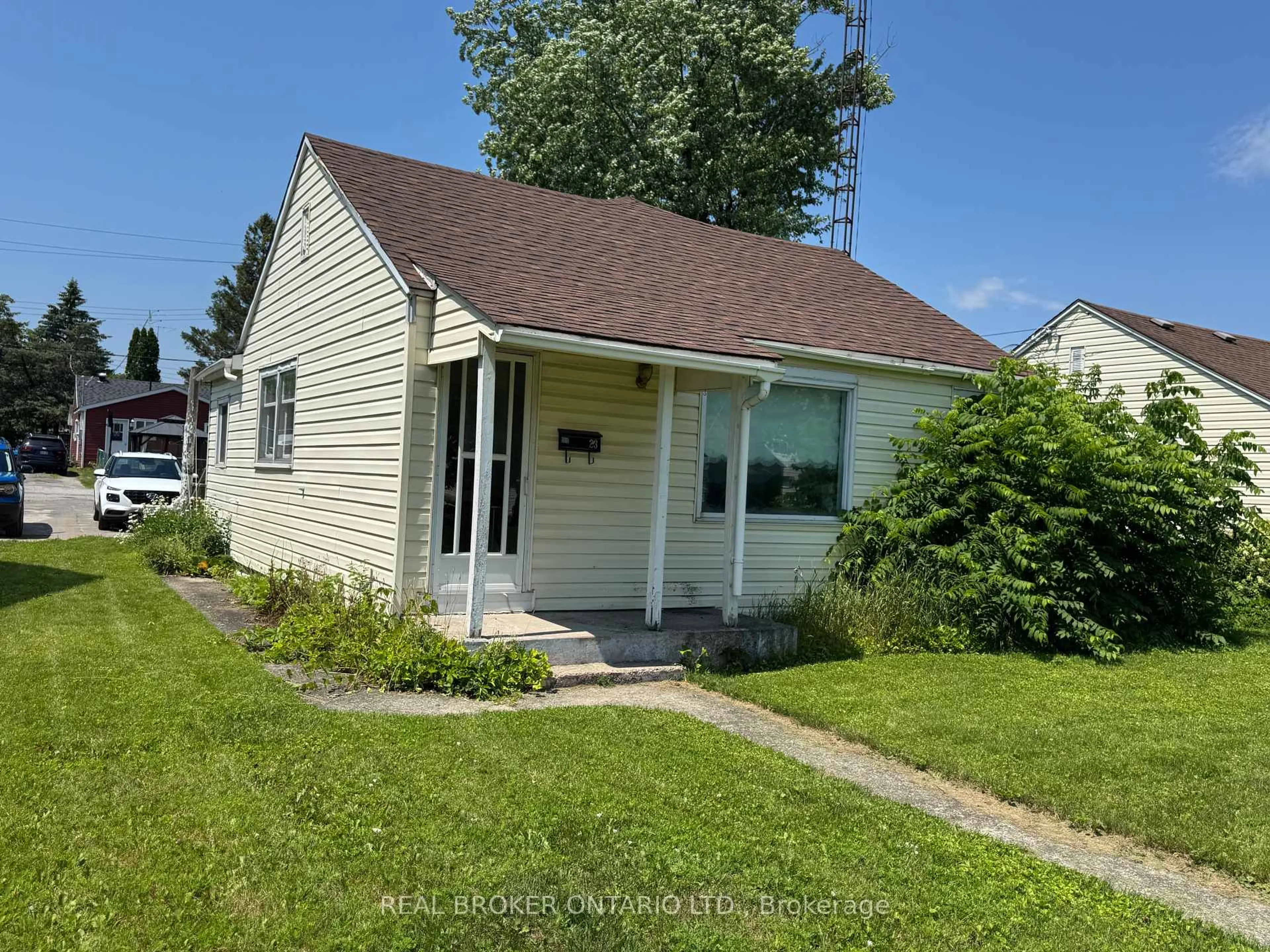 A pic from outside/outdoor area/front of a property/back of a property/a pic from drone, street for 23 Churchill Cres, Smiths Falls Ontario K7A 3H3