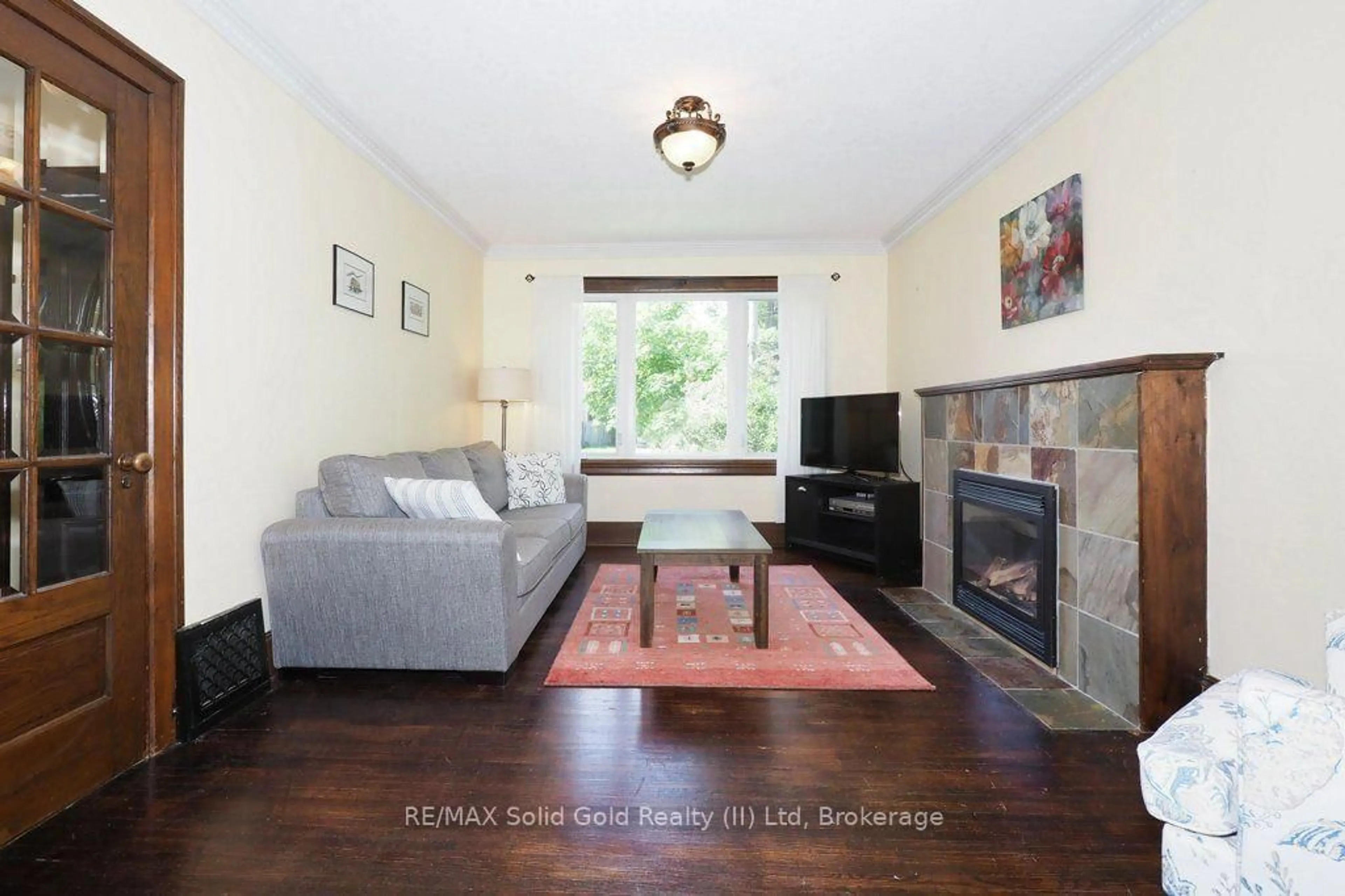 Living room with furniture, unknown for 223 Wellington St, Kitchener Ontario N2H 5K6
