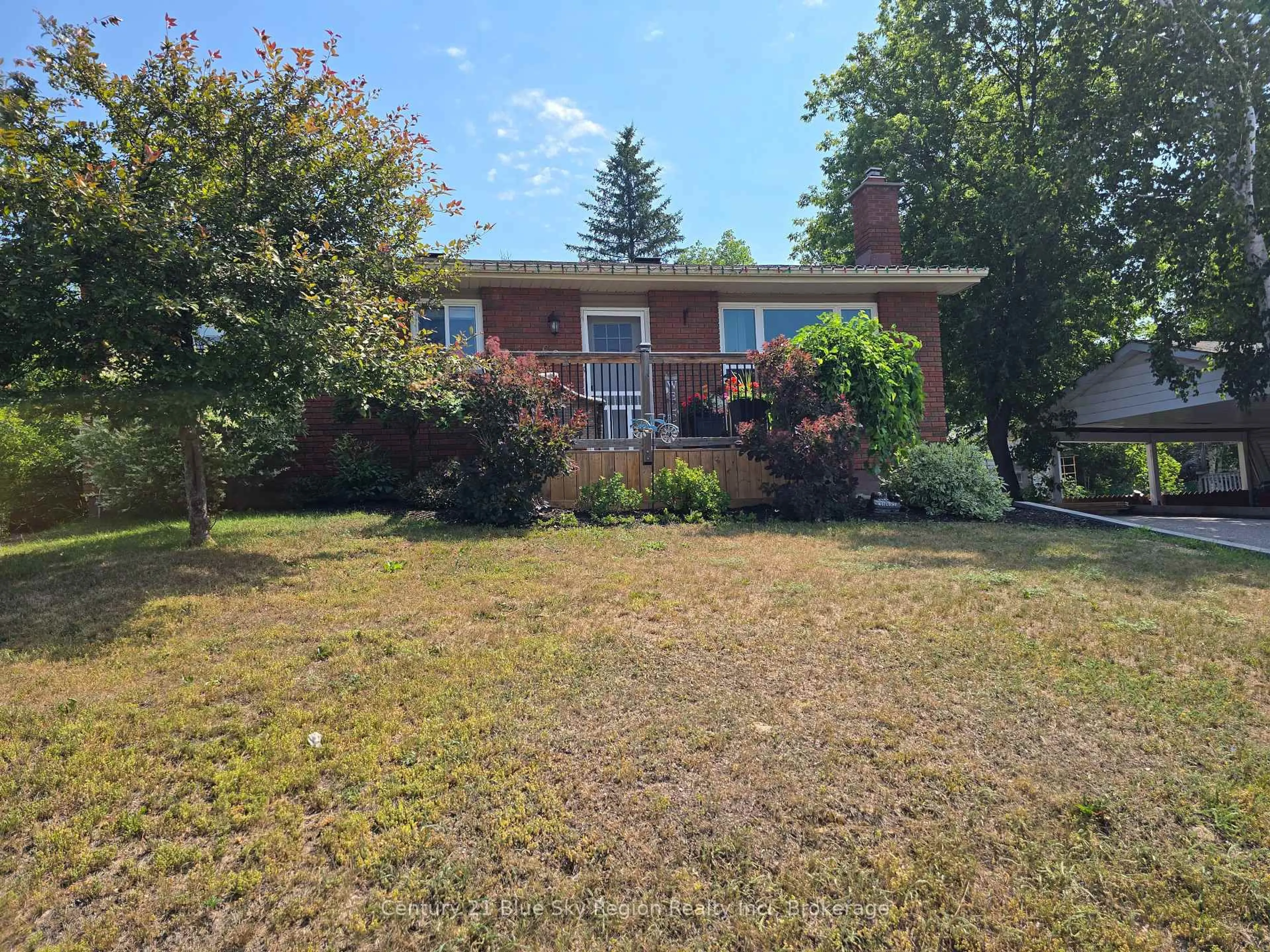 A pic from outside/outdoor area/front of a property/back of a property/a pic from drone, street for 682 King St, Callander Ontario P0H 1H0