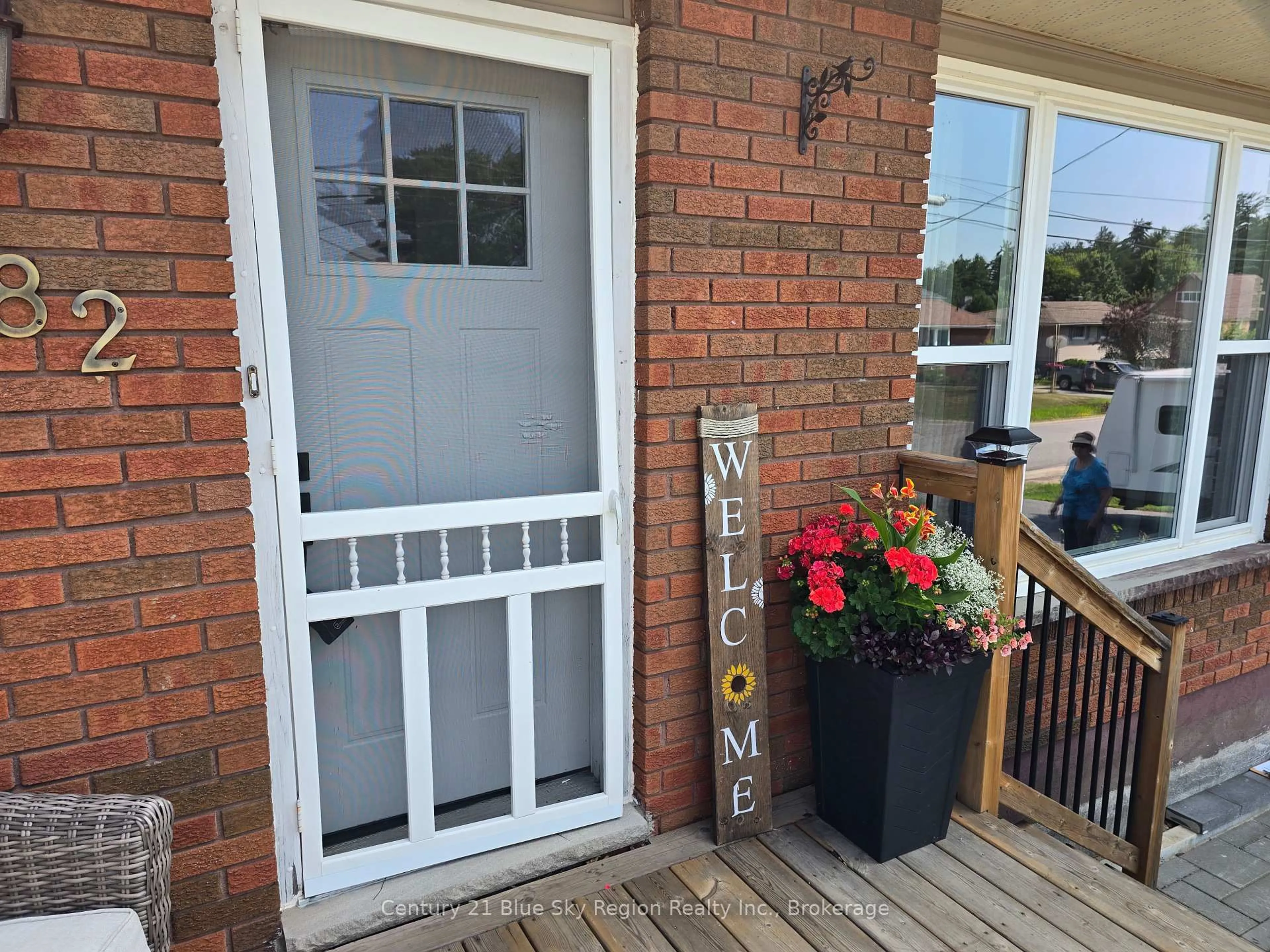 Indoor entryway for 682 King St, Callander Ontario P0H 1H0