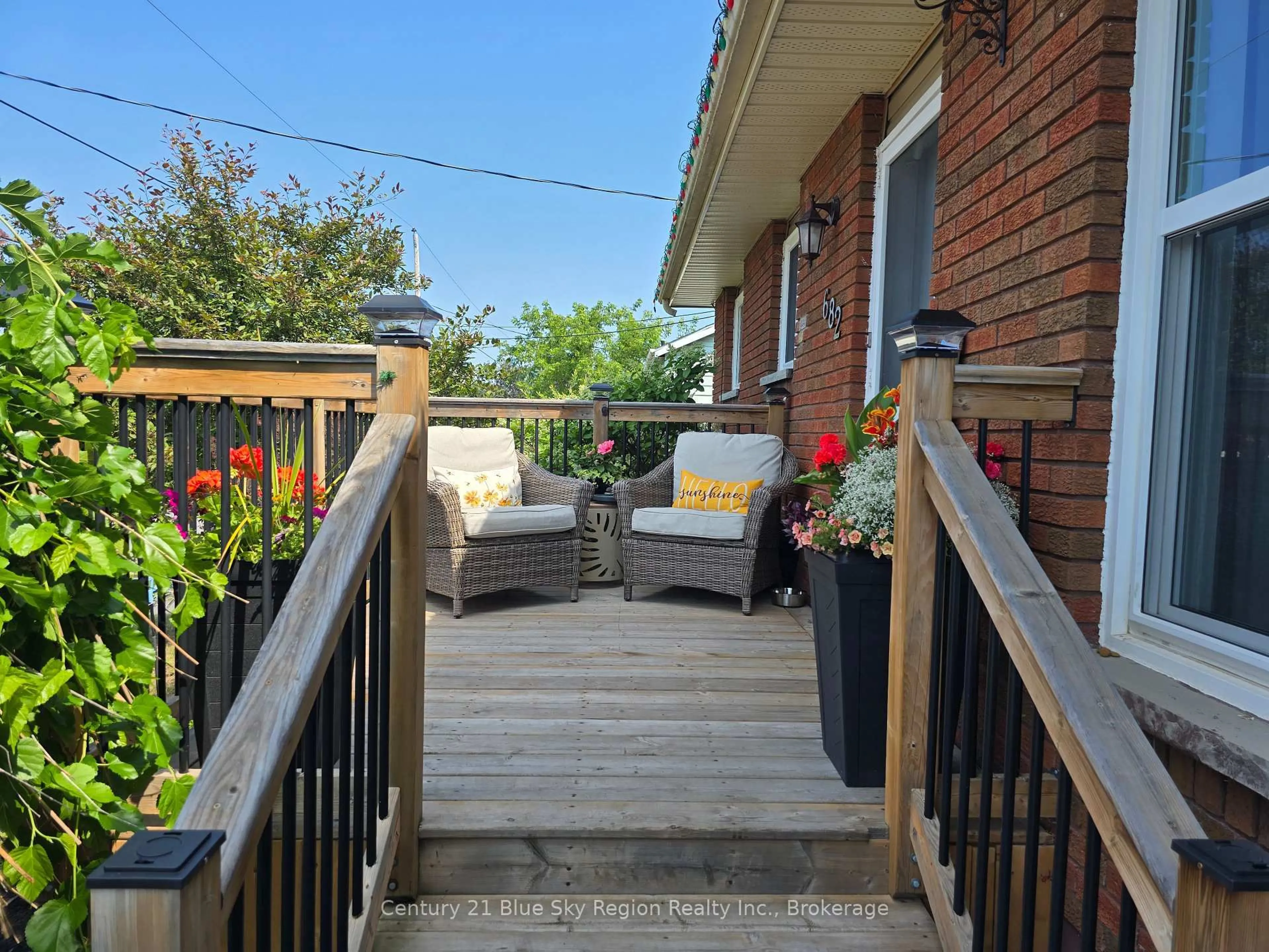 Patio, street for 682 King St, Callander Ontario P0H 1H0