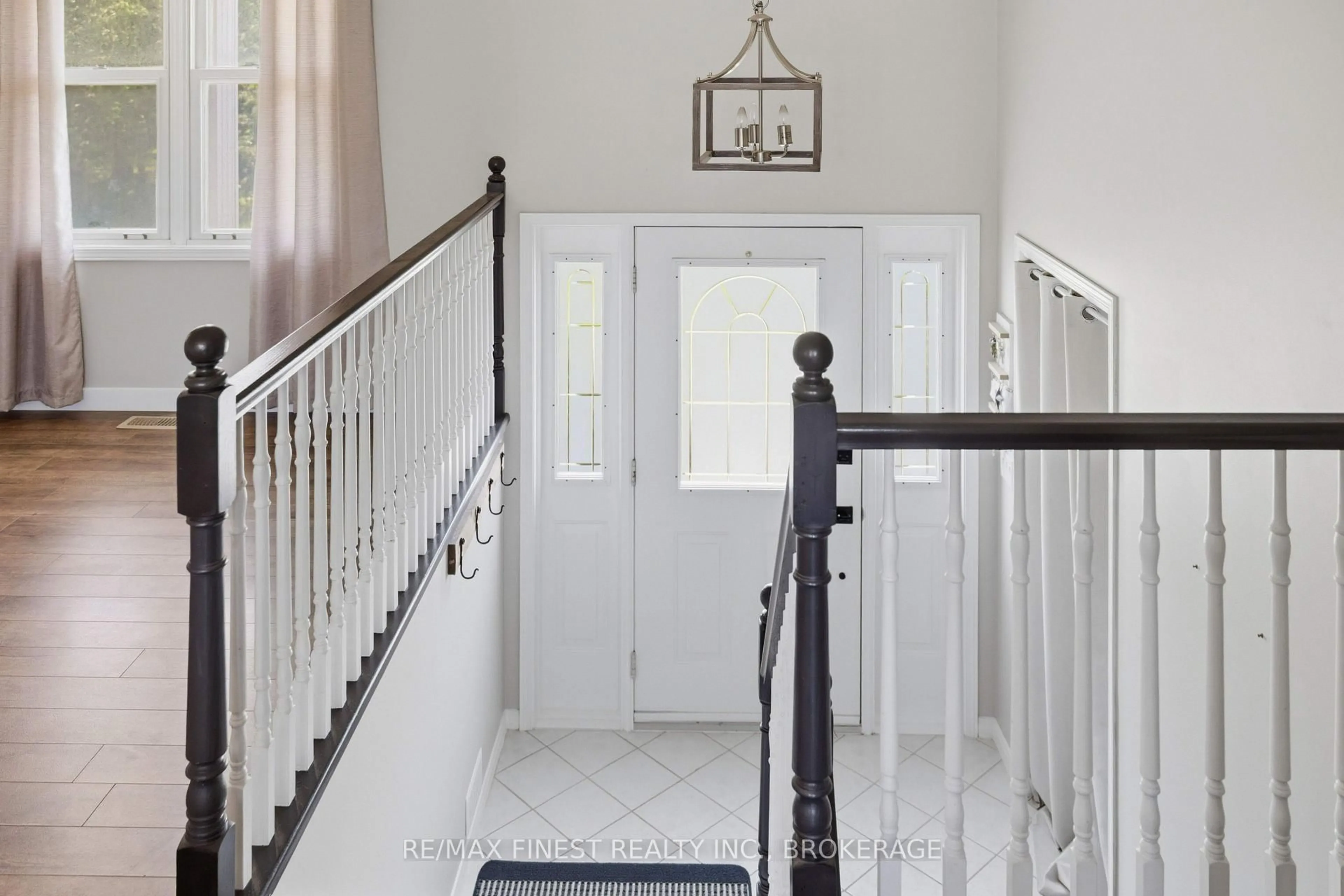 Indoor foyer for 214 Main St, Bissett Creek Ontario K0H 2H0