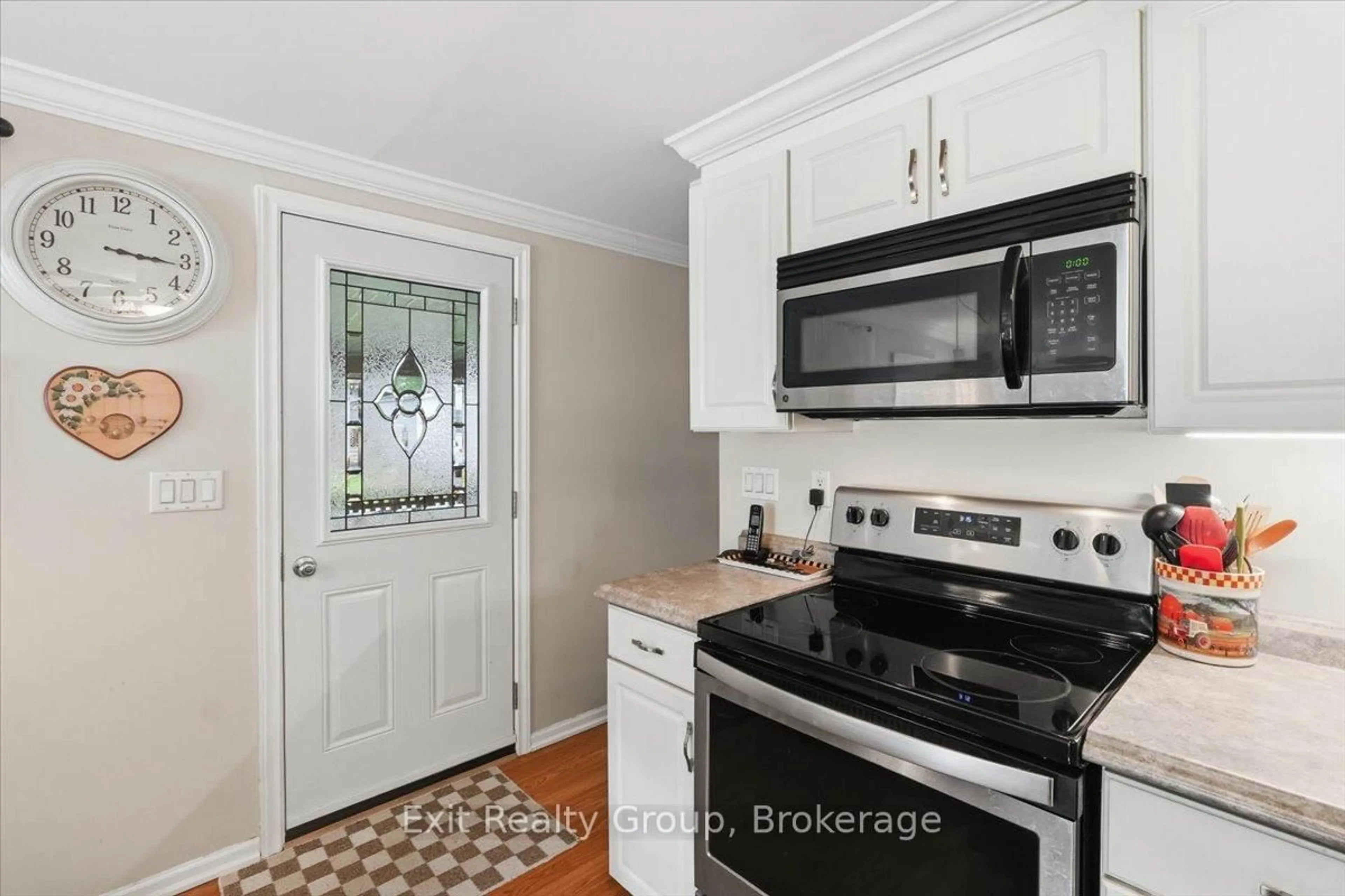 Standard kitchen, unknown for 12 Park Lane, Quinte West Ontario K8N 4Z3