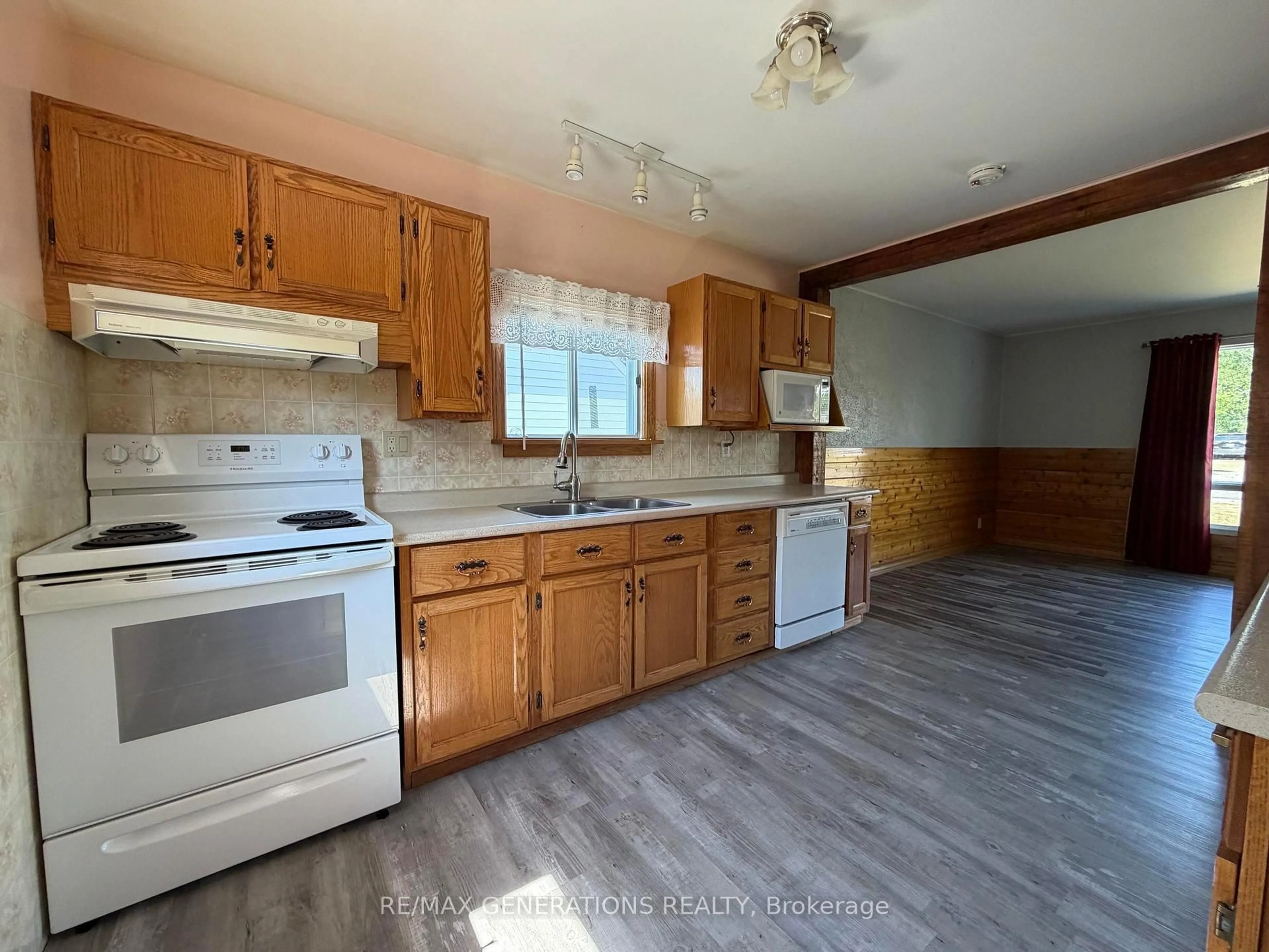 Standard kitchen, unknown for 4 Elizabeth Ave, Terrace Bay Ontario P0T 2W0