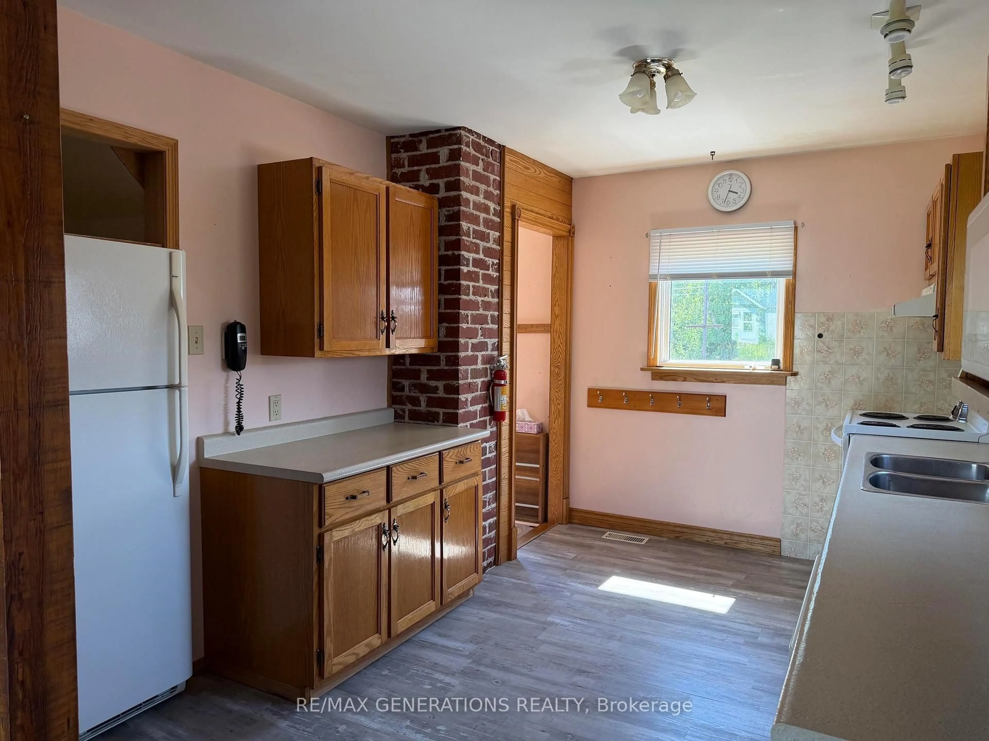 Standard kitchen, ceramic/tile floor for 4 Elizabeth Ave, Terrace Bay Ontario P0T 2W0