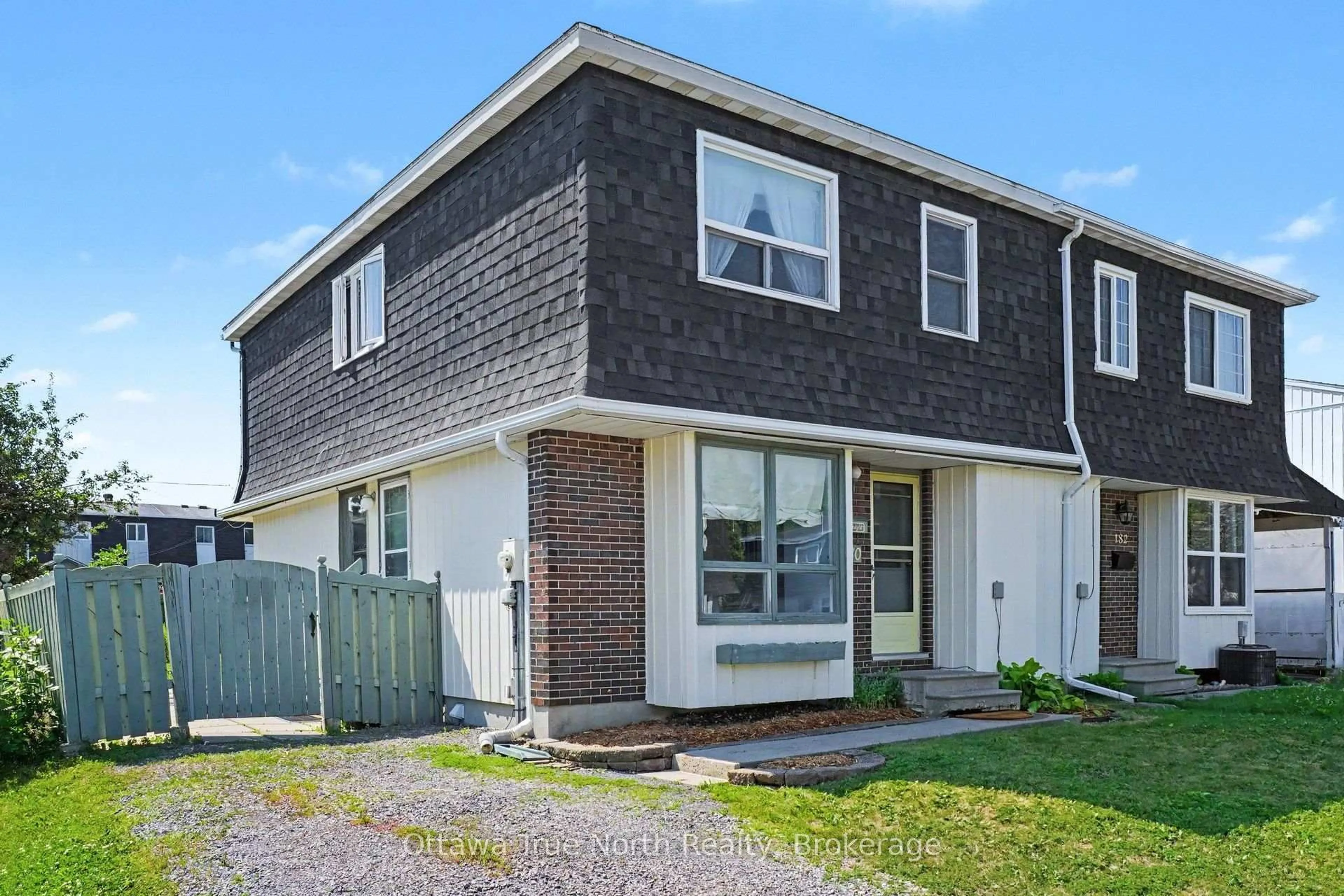 Home with vinyl exterior material, street for 180 Edward St, Arnprior Ontario K7S 2X5