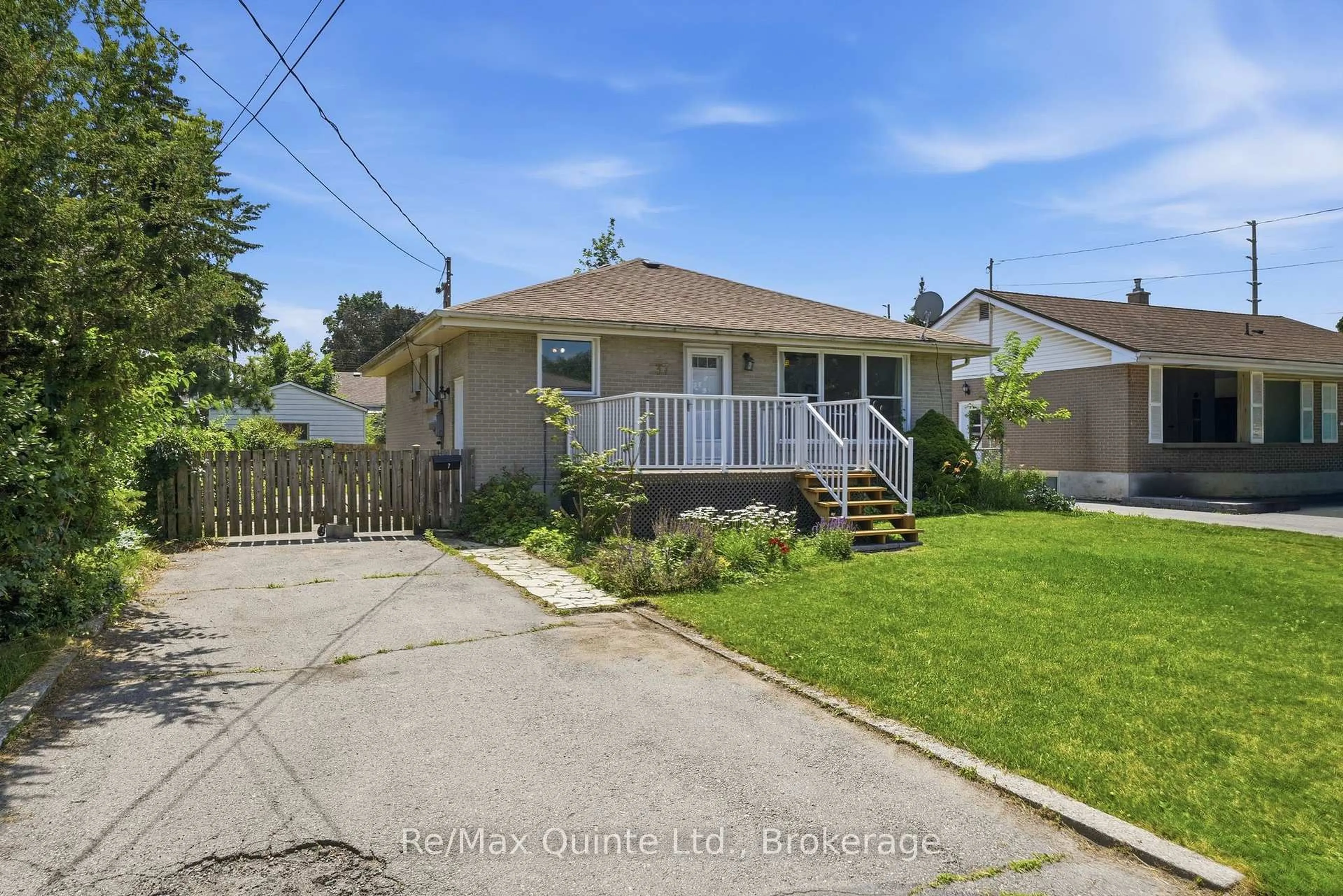 A pic from outside/outdoor area/front of a property/back of a property/a pic from drone, street for 37 Northwood Cres, Belleville Ontario K8N 1X6