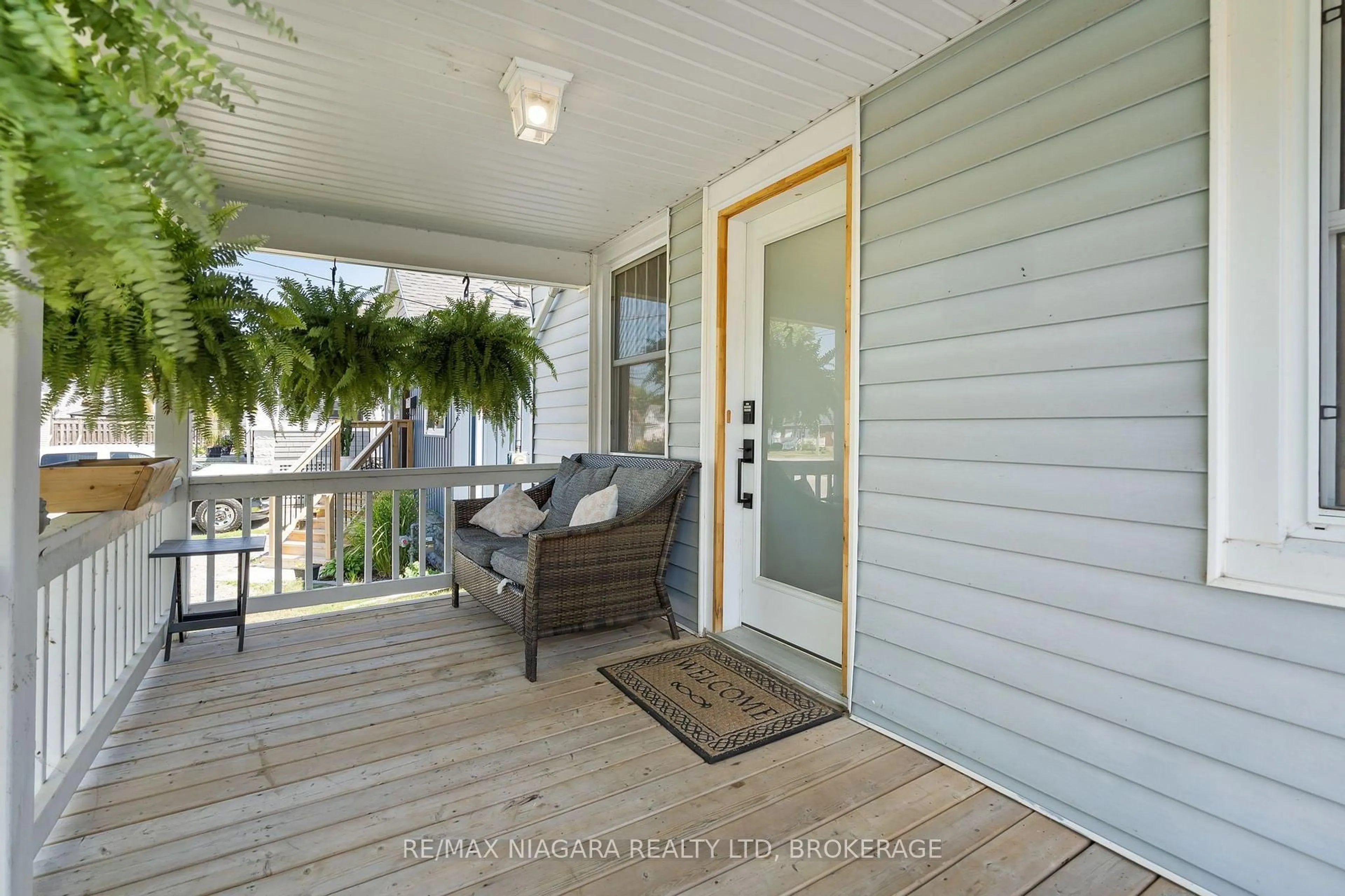 Patio, water/lake/river/ocean view for 92 Delhi St, Port Colborne Ontario L3K 3K9