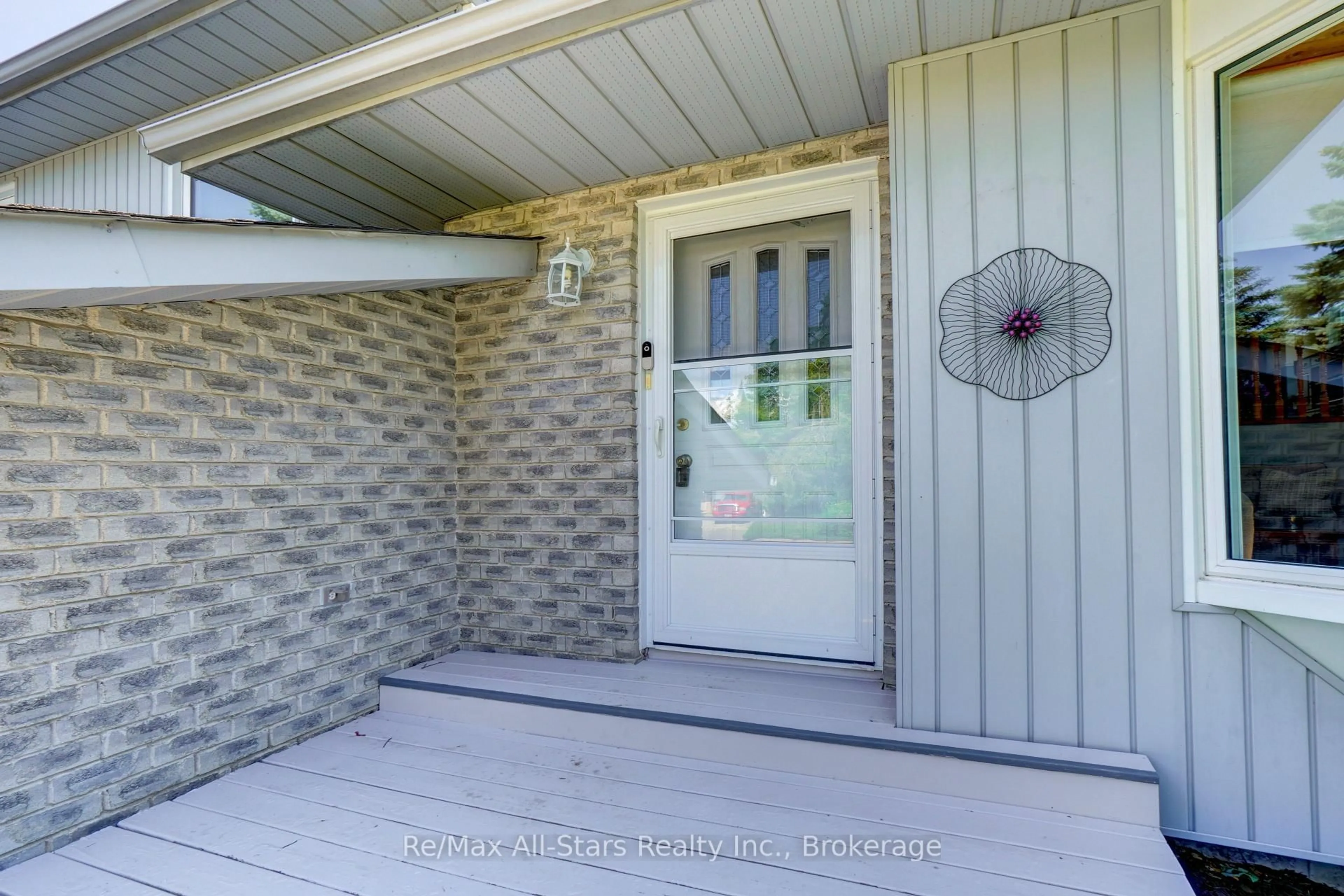 Indoor entryway for 16 Cedartree Lane, Kawartha Lakes Ontario K0M 1A0