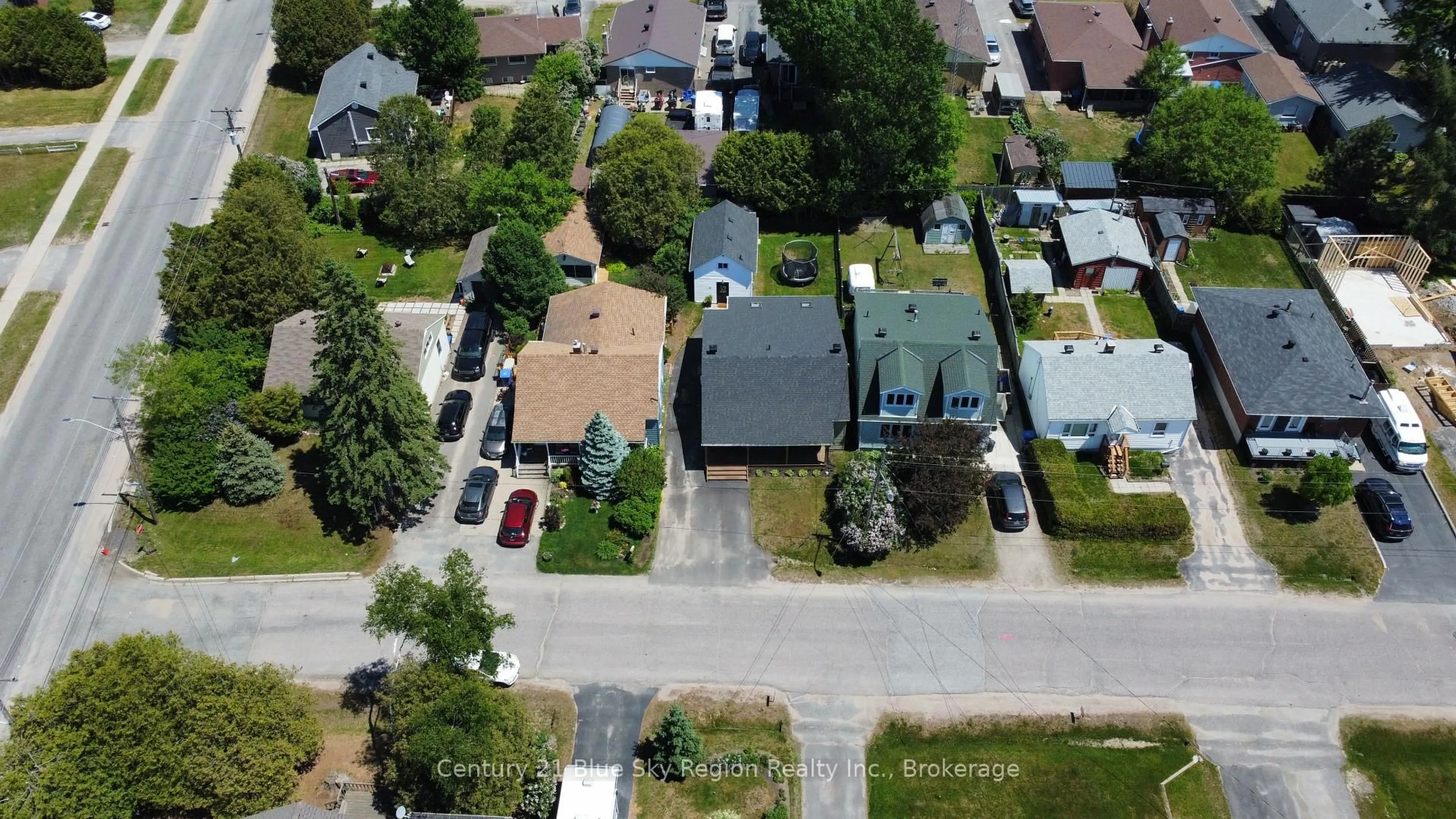 A pic from outside/outdoor area/front of a property/back of a property/a pic from drone, street for 188 Lee Ave, North Bay Ontario P1A 2K3