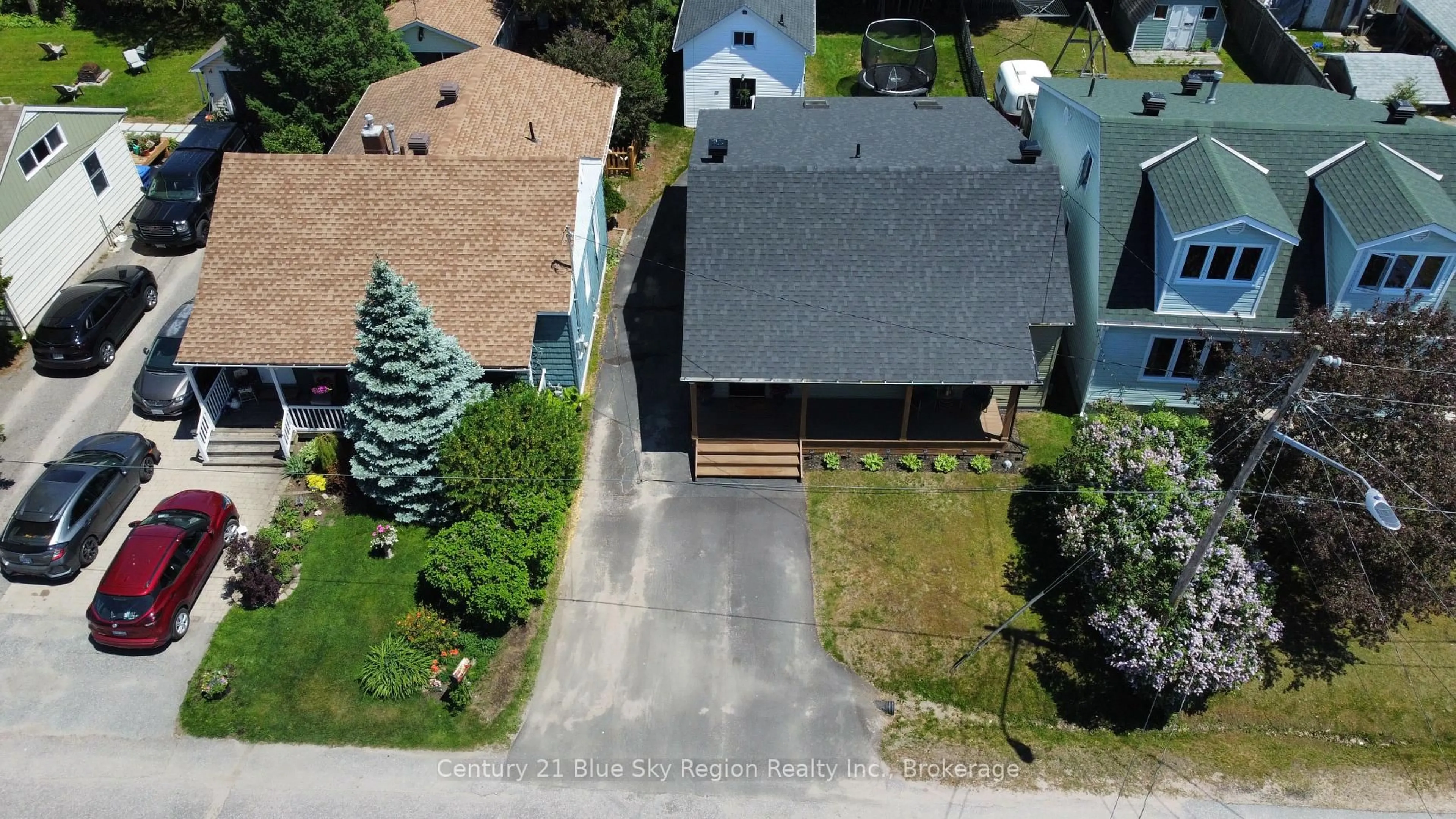 A pic from outside/outdoor area/front of a property/back of a property/a pic from drone, street for 188 Lee Ave, North Bay Ontario P1A 2K3