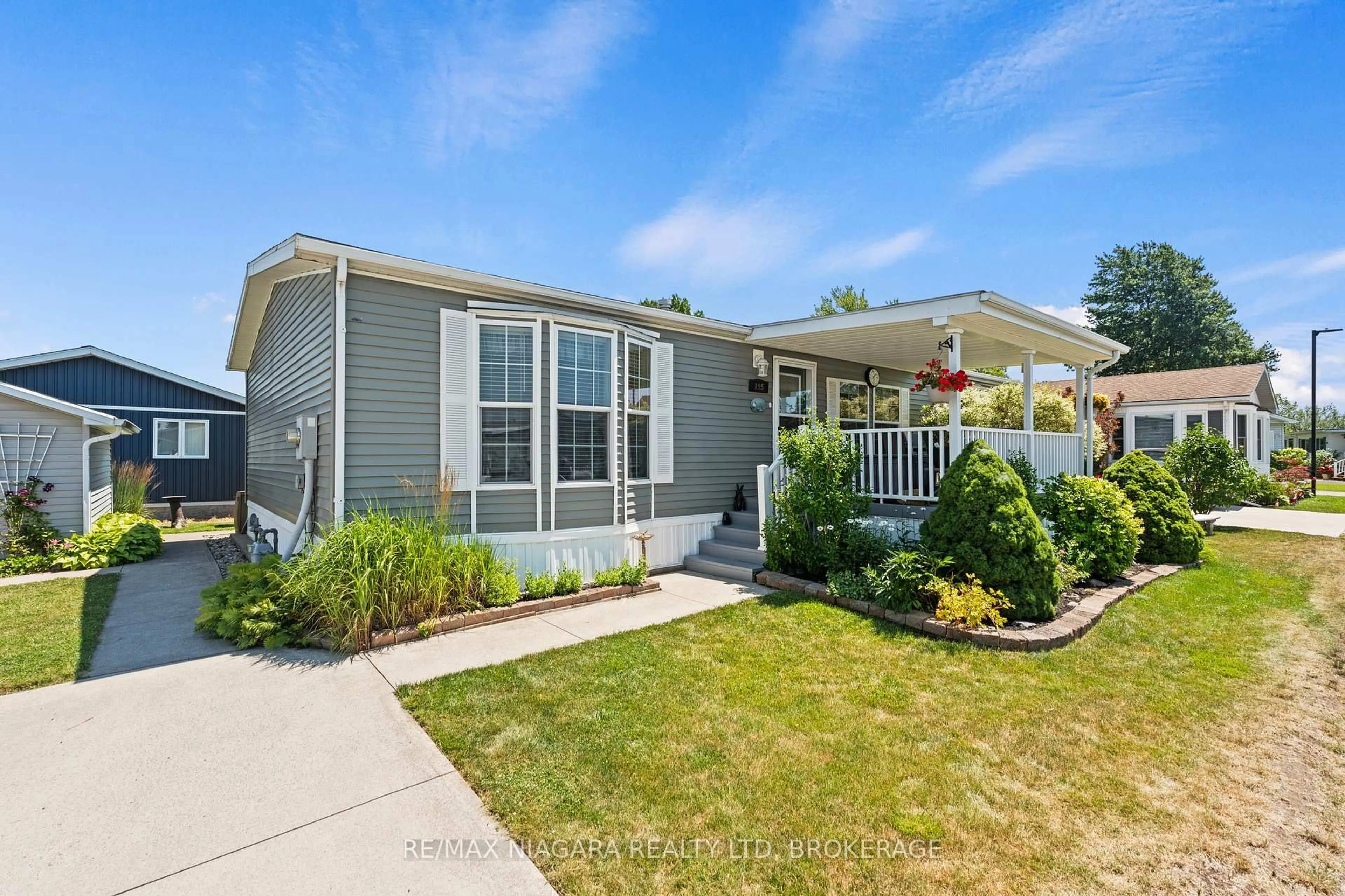 Home with vinyl exterior material, street for 3033 Townline Rd #195, Fort Erie Ontario L0S 1S1