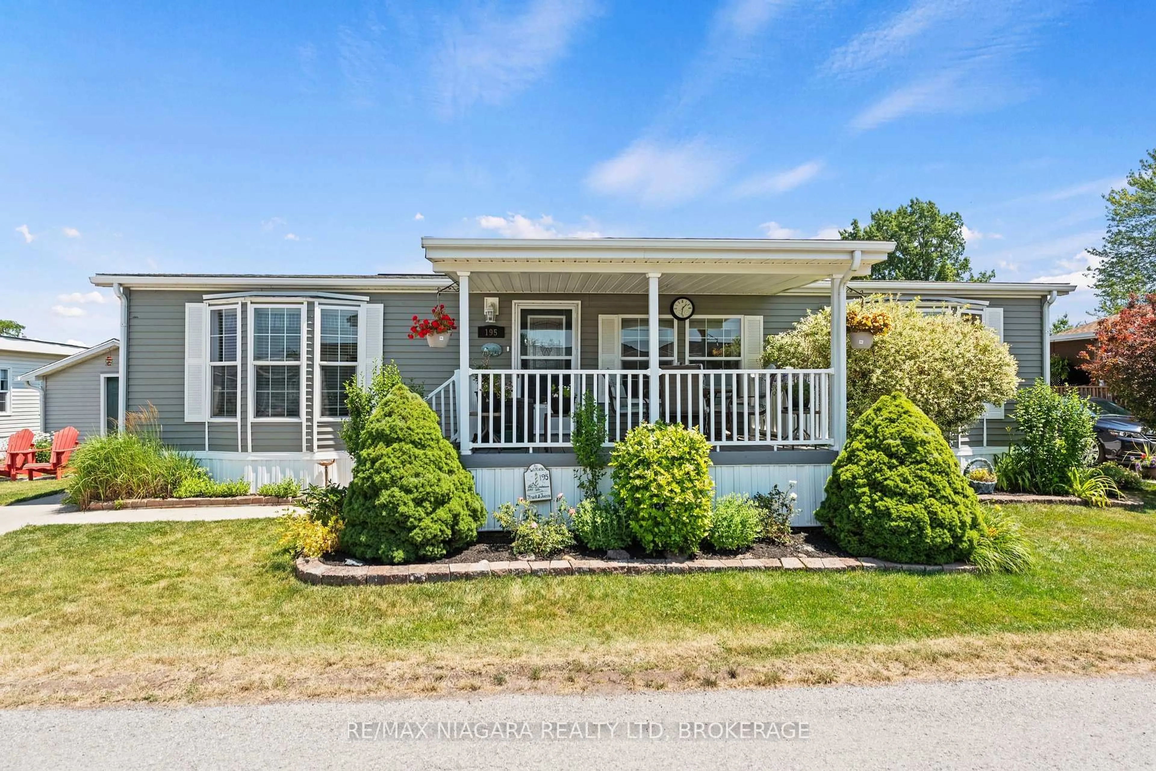 Home with vinyl exterior material, unknown for 3033 Townline Rd #195, Fort Erie Ontario L0S 1S1