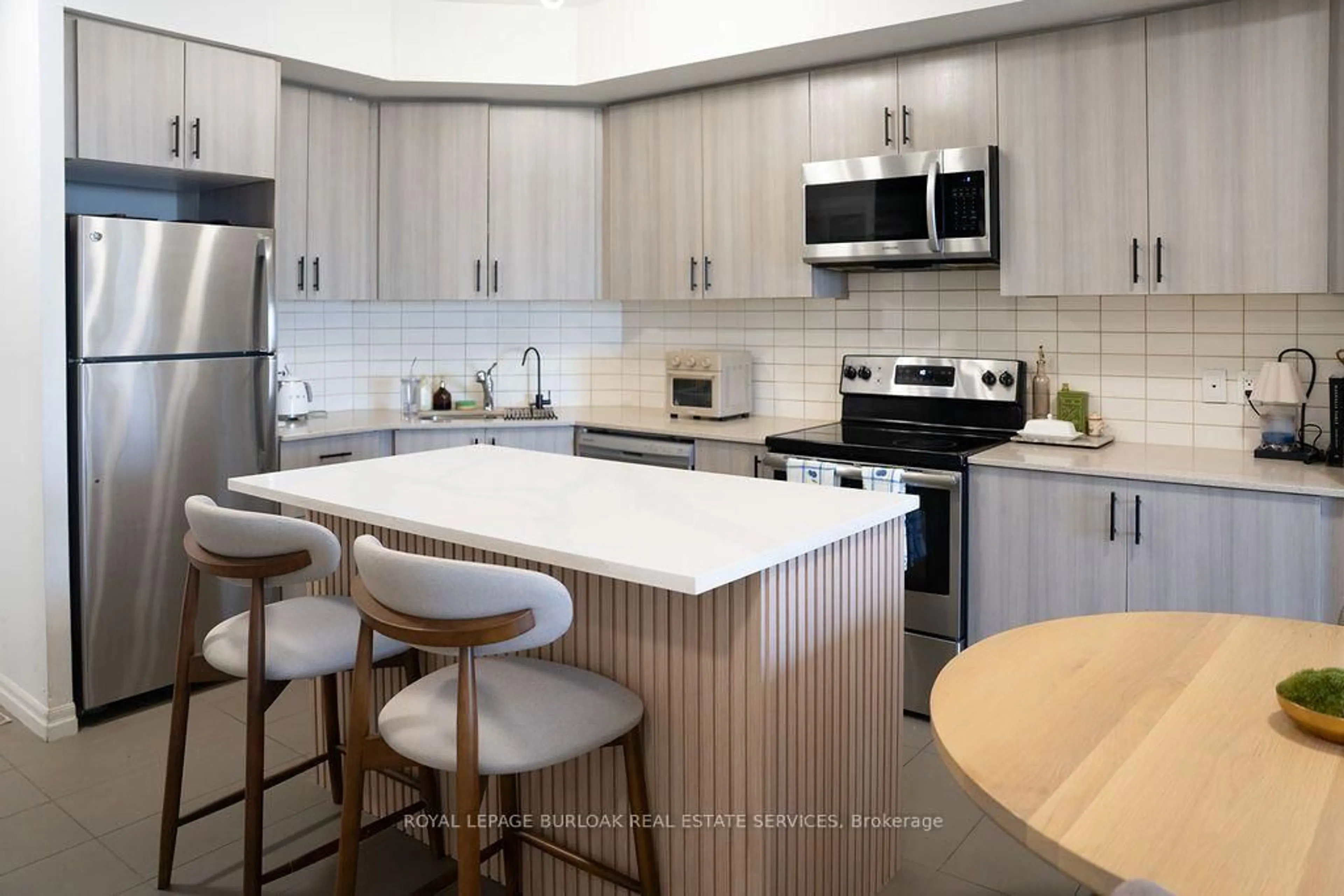 Open concept kitchen, unknown for 560 North Service Rd #610, Grimsby Ontario L3M 0G3