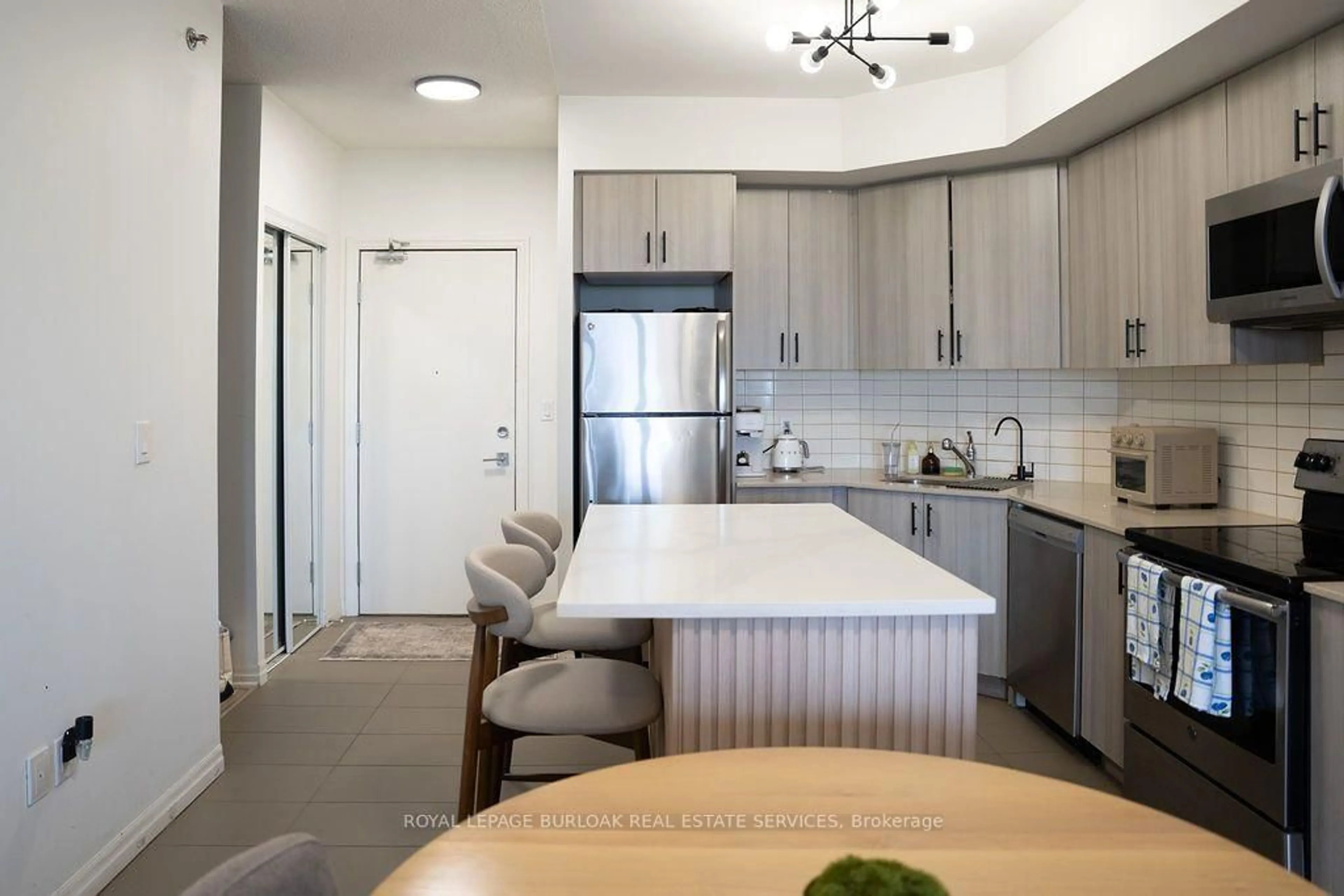 Open concept kitchen, unknown for 560 North Service Rd #610, Grimsby Ontario L3M 0G3