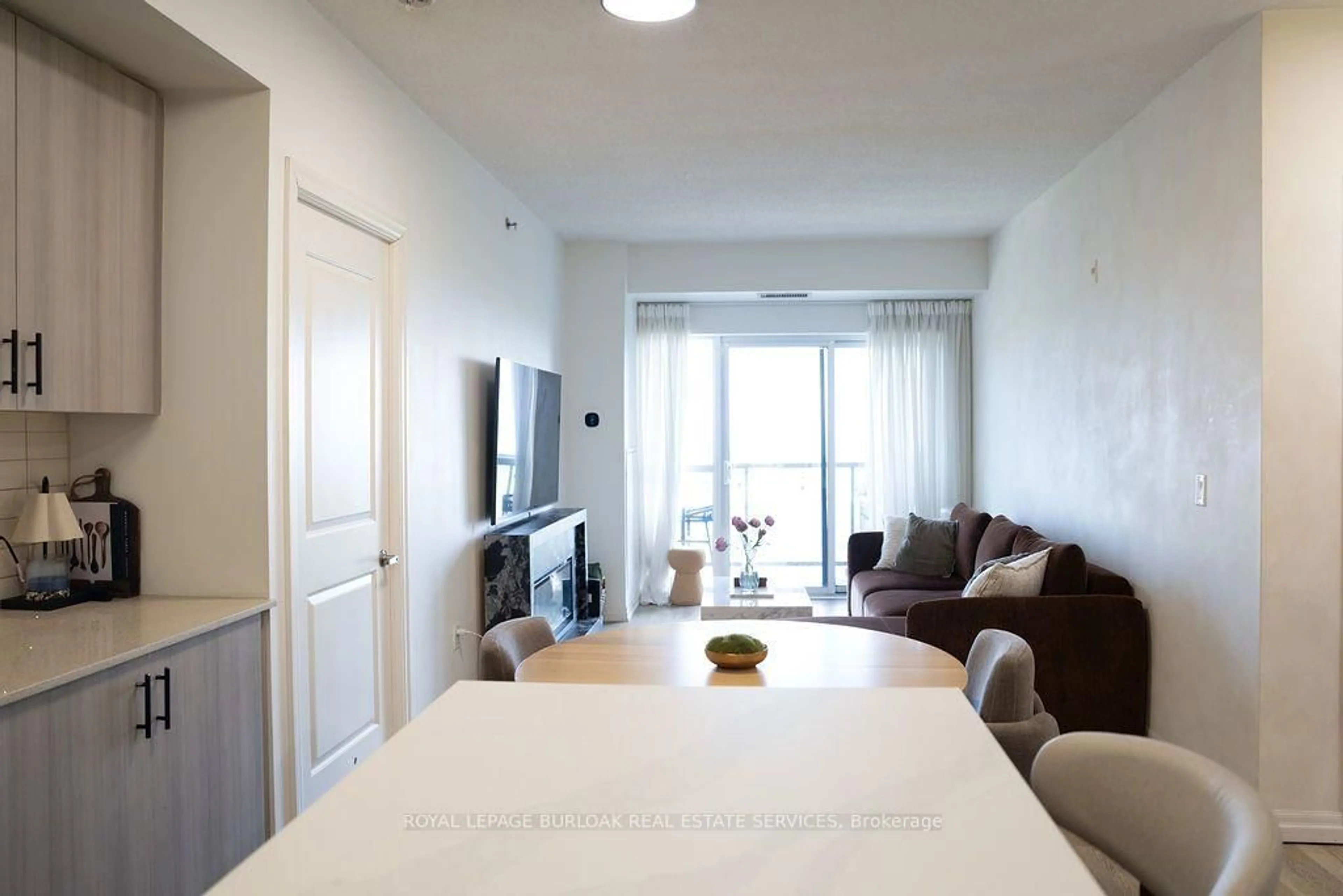 A pic of a room for 560 North Service Rd #610, Grimsby Ontario L3M 0G3