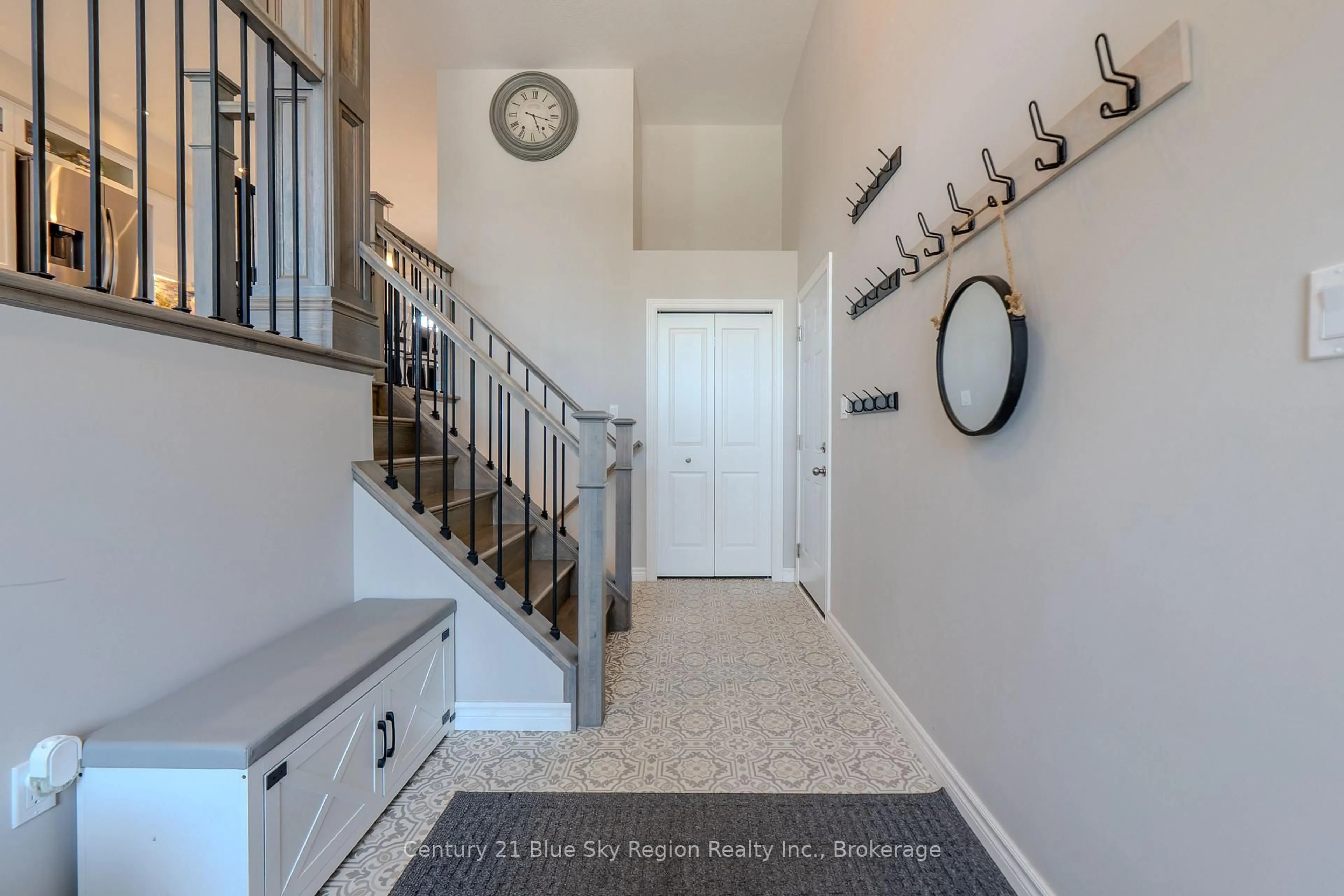 Indoor entryway for 32 Trillium Dr, North Bay Ontario P1A 0G6