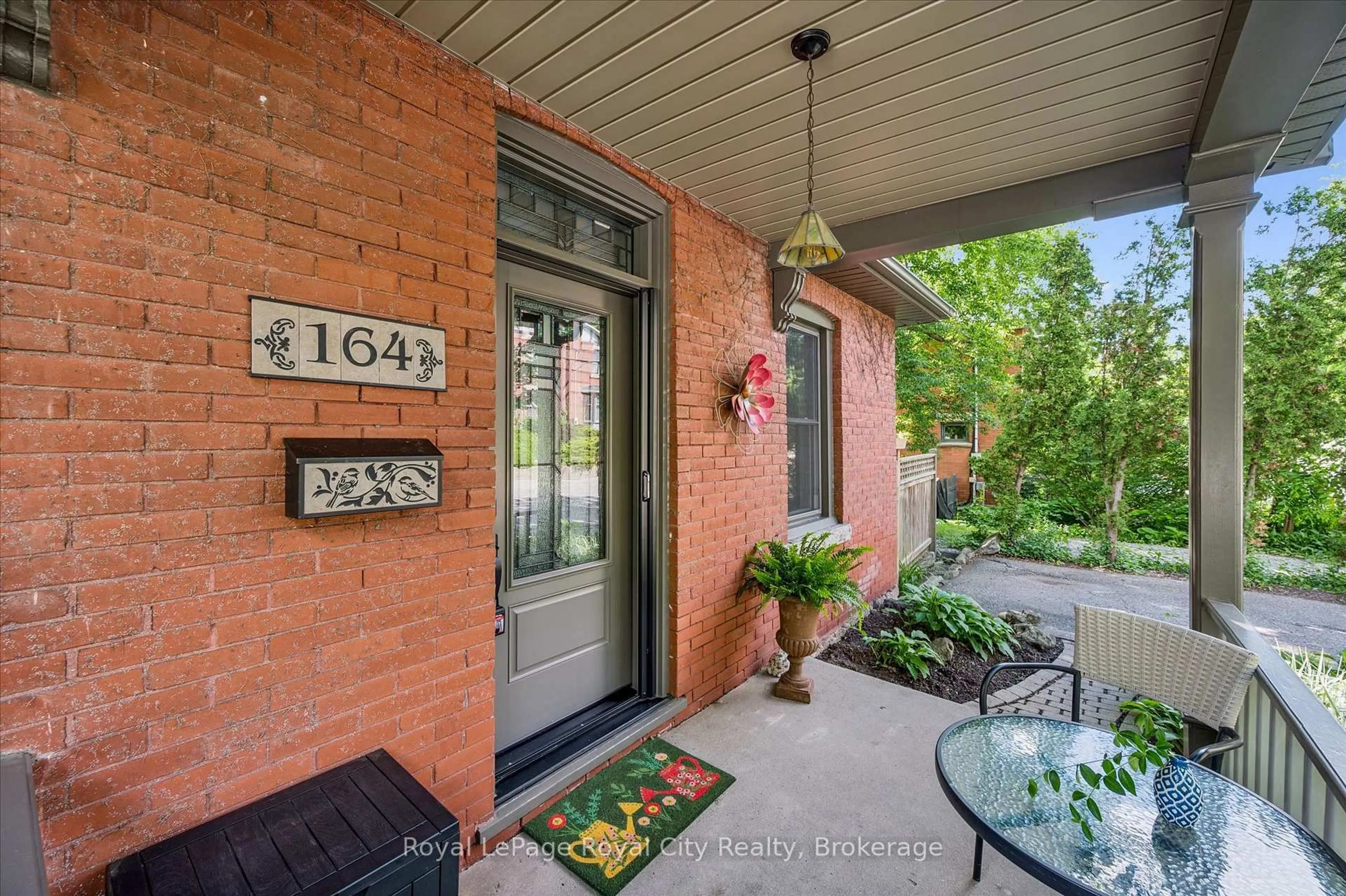 Indoor entryway for 164 King St, Guelph Ontario N1E 4R1