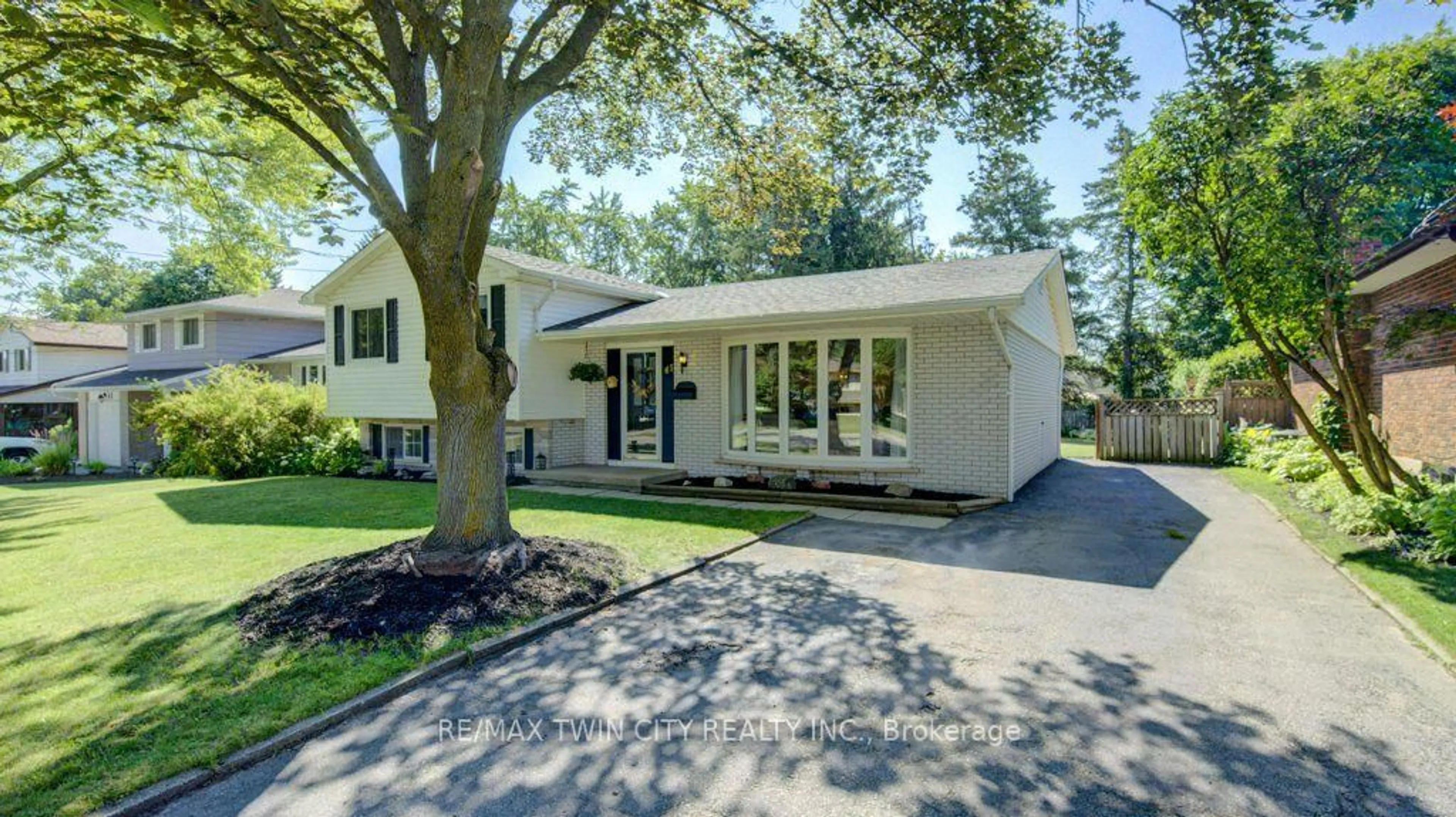 Home with vinyl exterior material, street for 61 Windsor St, Guelph Ontario N1E 3N3