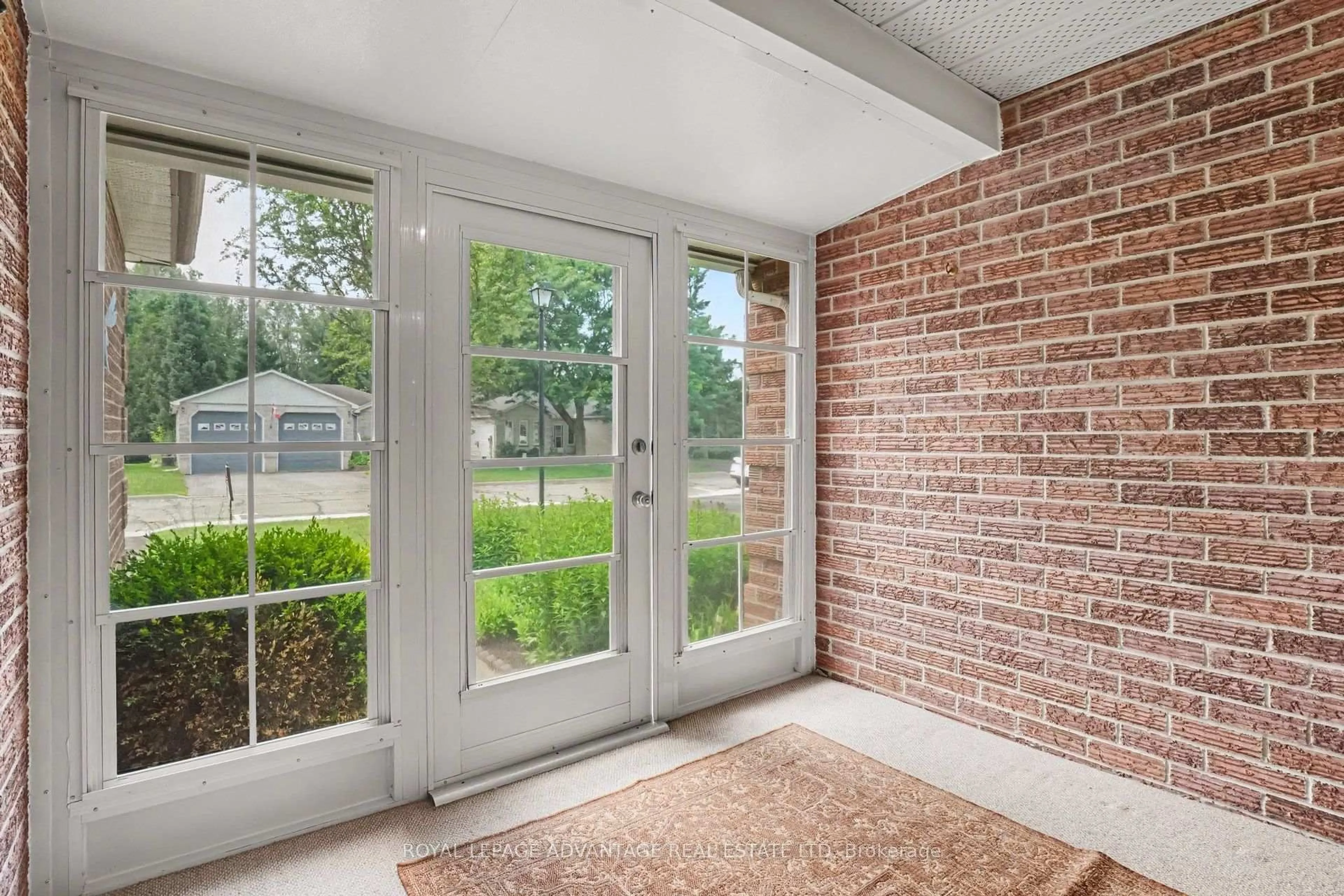 Indoor entryway for 31 Treelawn Blvd, Perth Ontario K7H 3P1