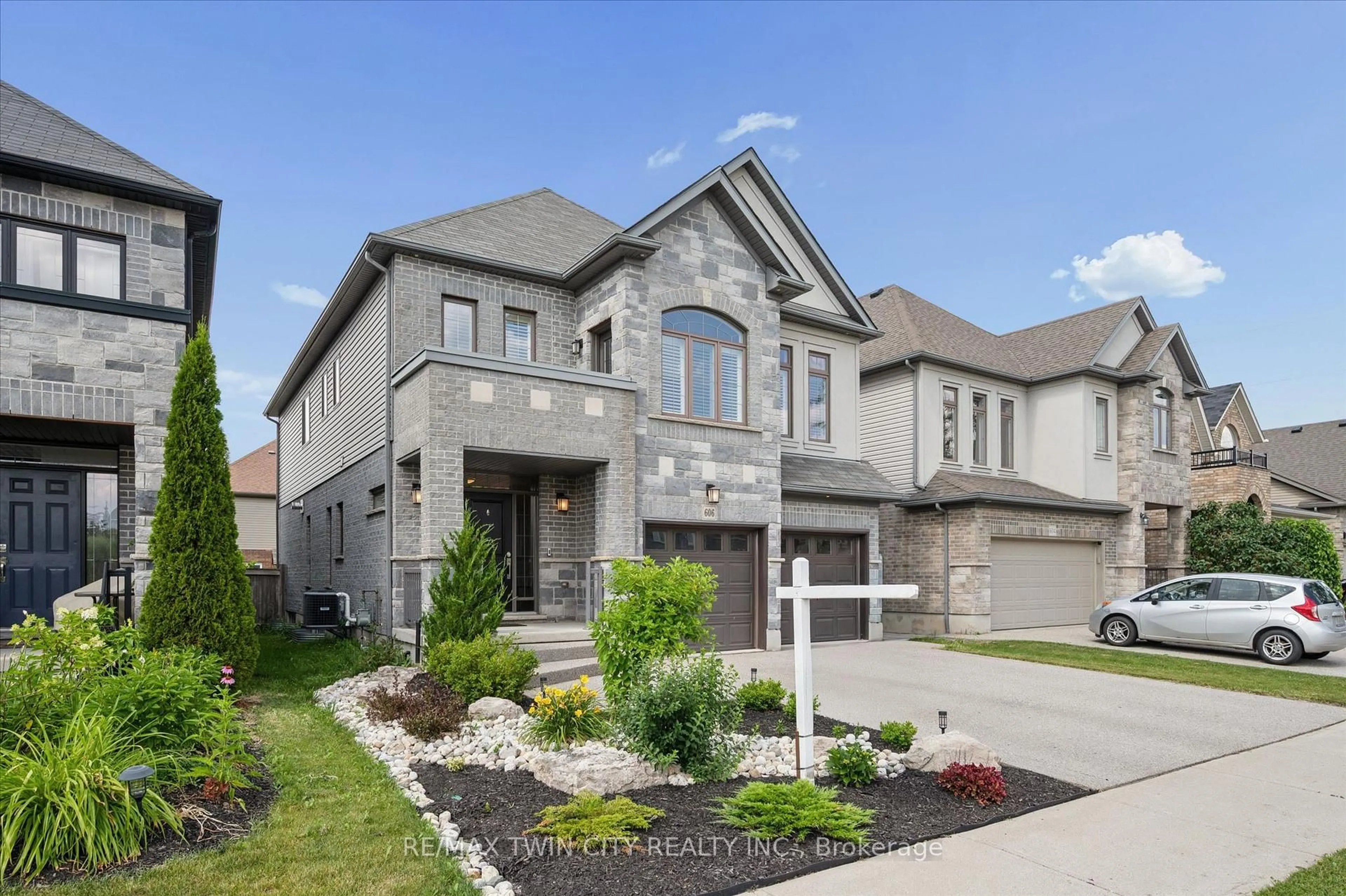 Home with brick exterior material, street for 606 Pinery Tr, Waterloo Ontario N2V 2Y6