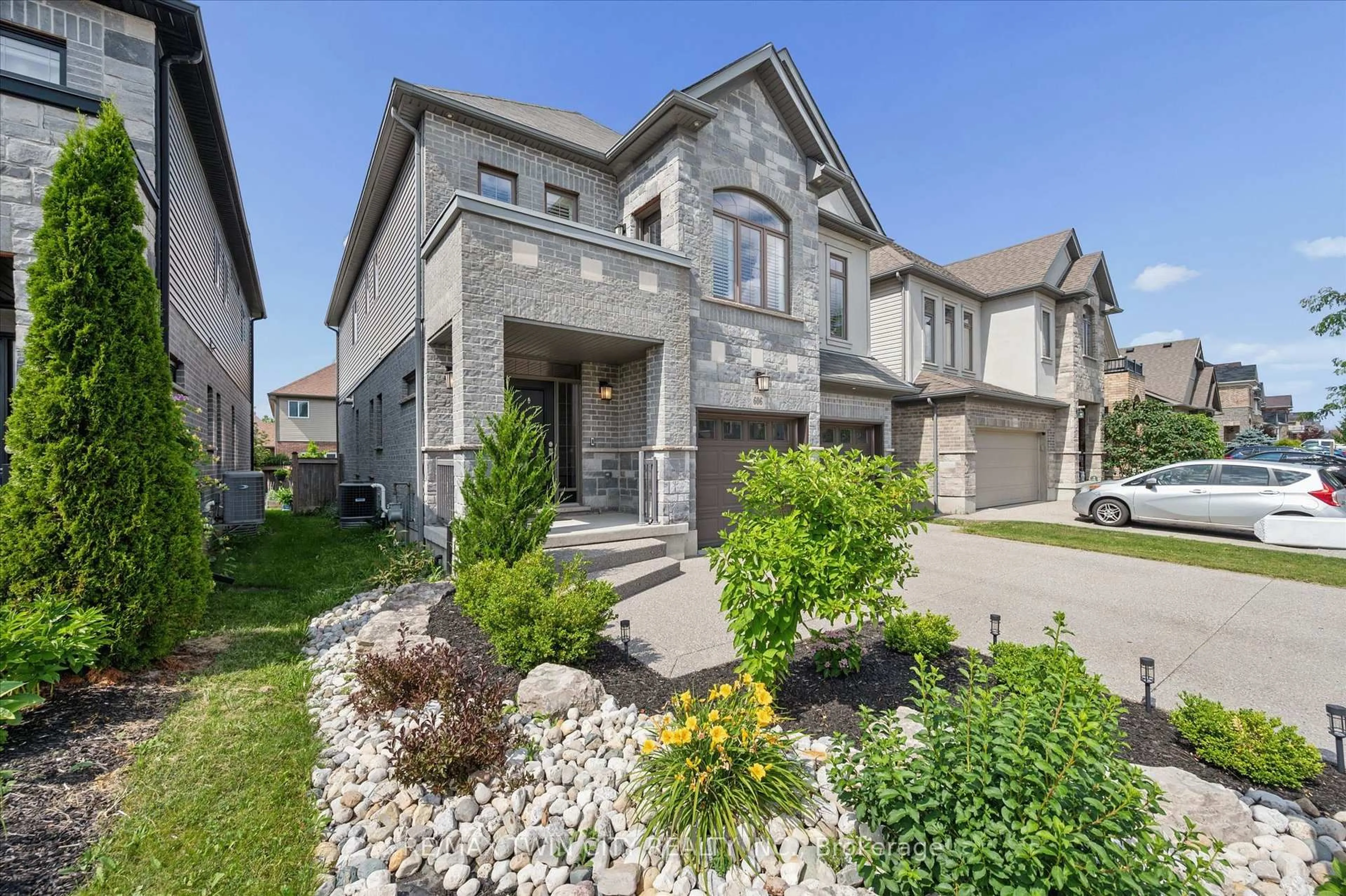 Home with brick exterior material, street for 606 Pinery Tr, Waterloo Ontario N2V 2Y6