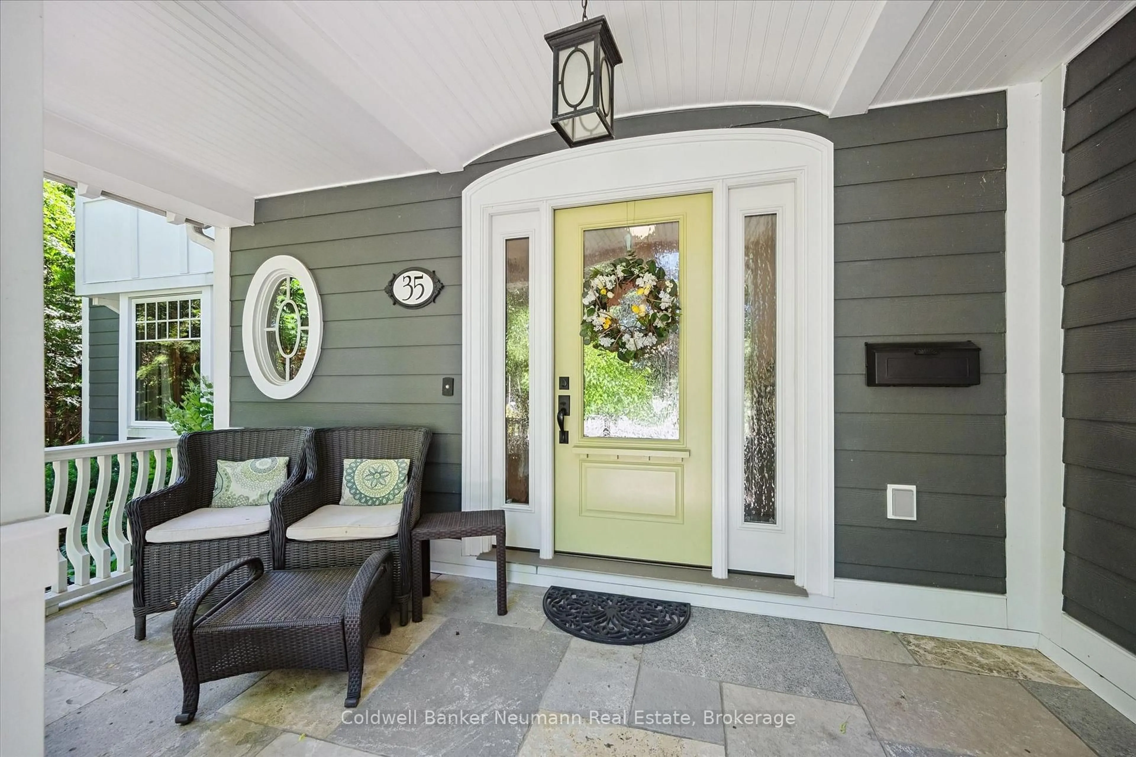 Indoor entryway for 35 Monticello Cres, Guelph Ontario N1G 2M1