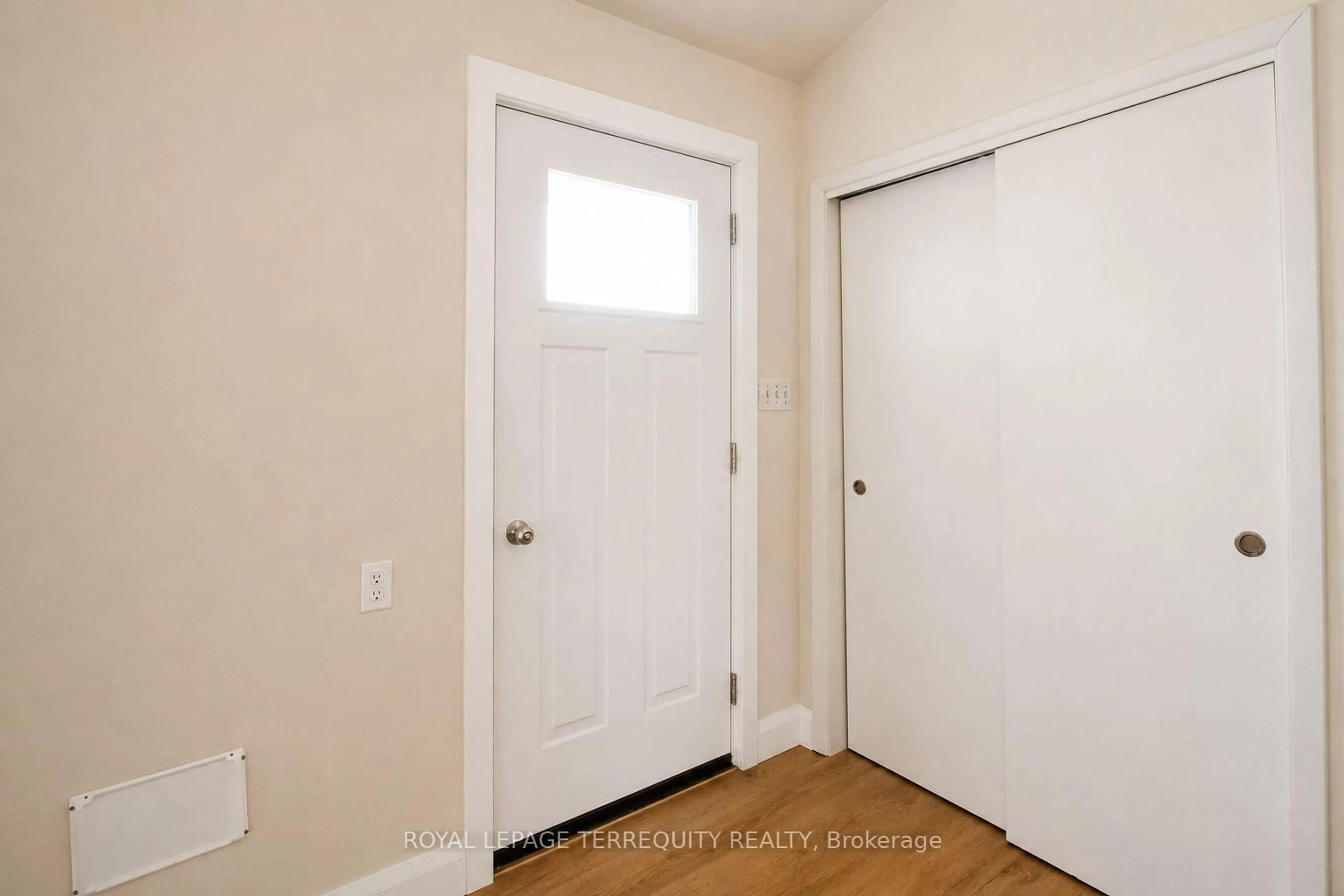 Indoor entryway for 71251 Bluewater Highway, Bluewater Ontario N0M 1T0