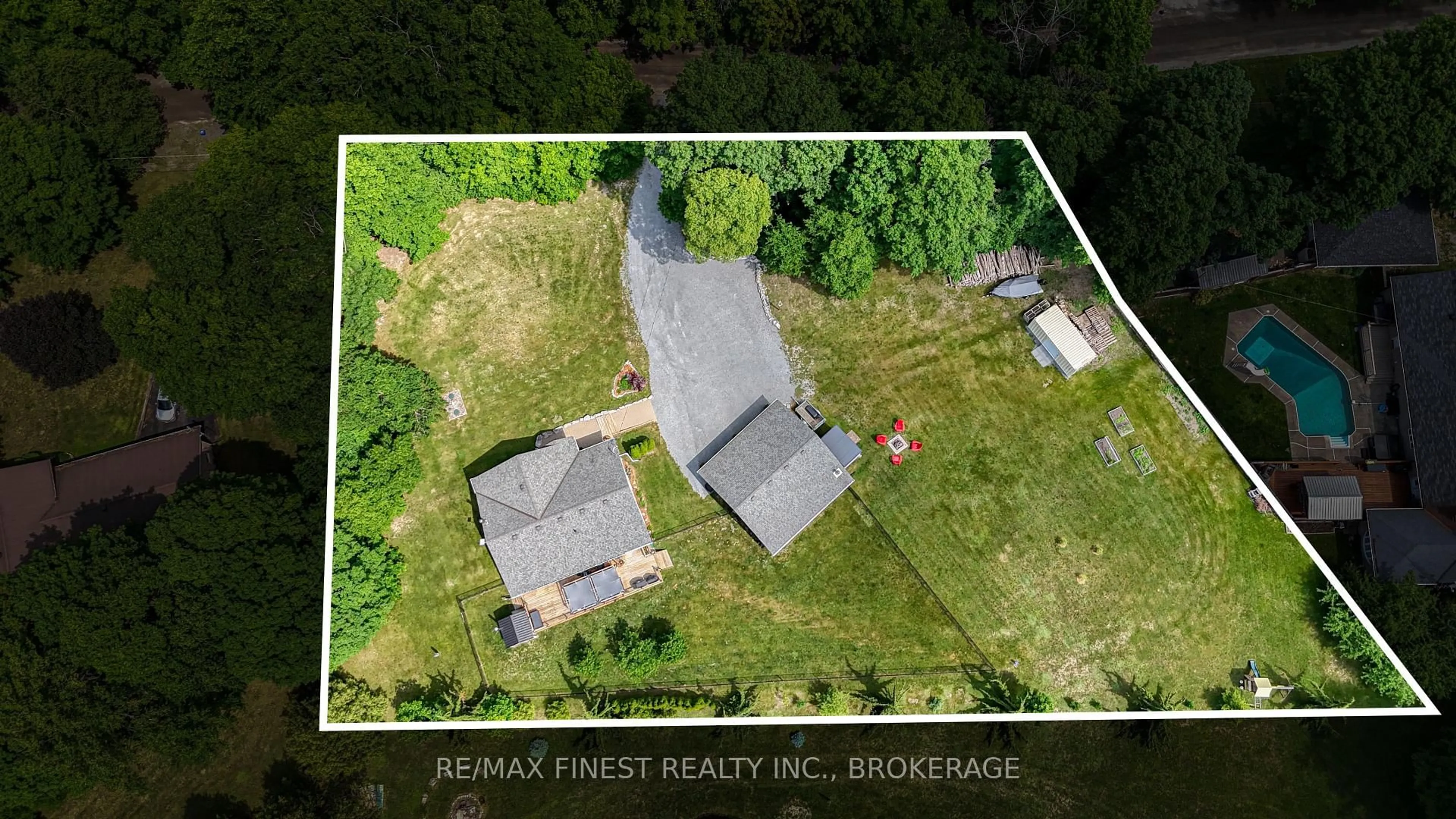A pic from outside/outdoor area/front of a property/back of a property/a pic from drone, building for 1415 Rickards Rd, Perth Road Ontario K0H 2L0