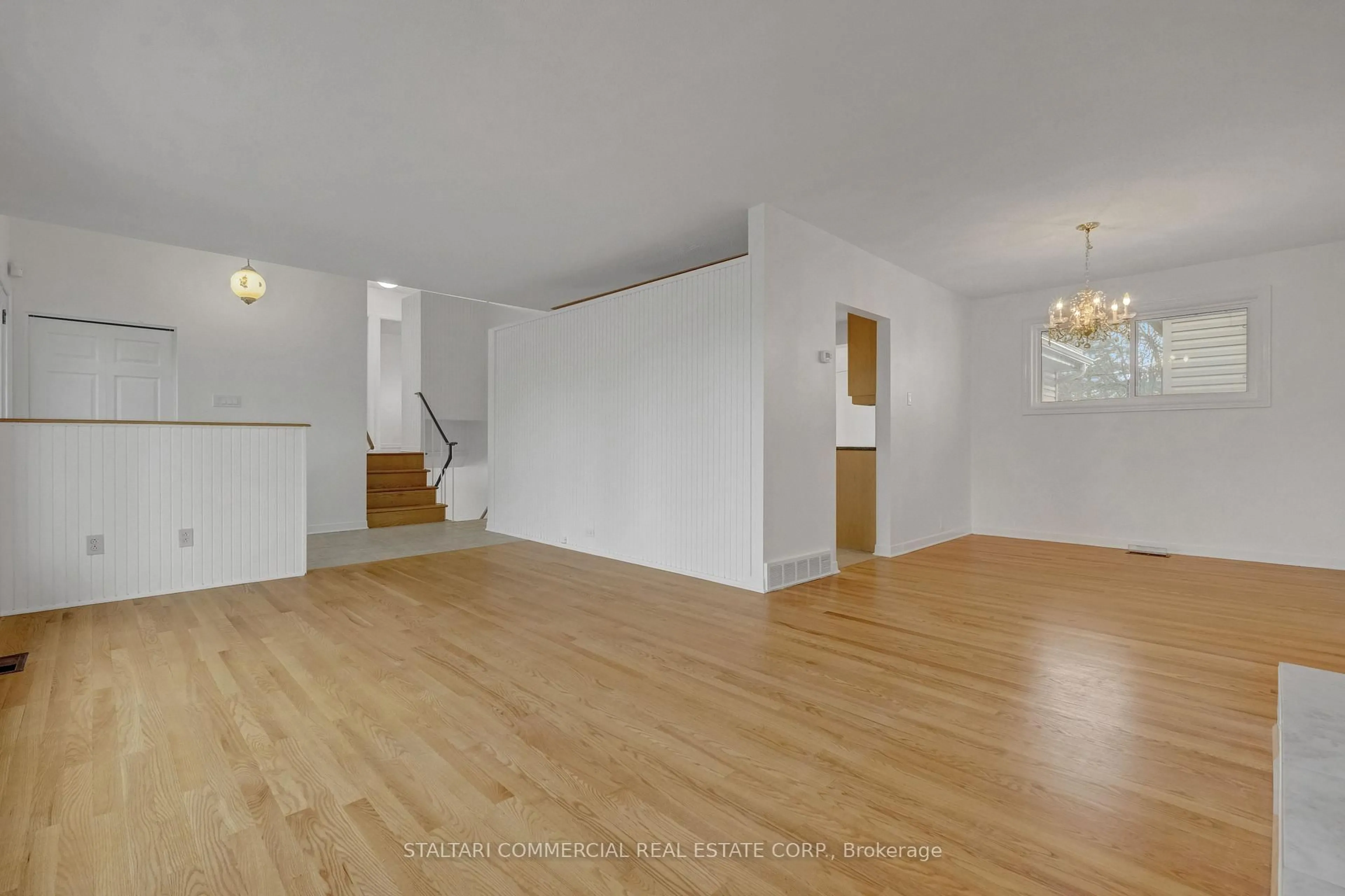 A pic of a room for 1156 Deer Park Rd, Ottawa Ontario K2E 6H3