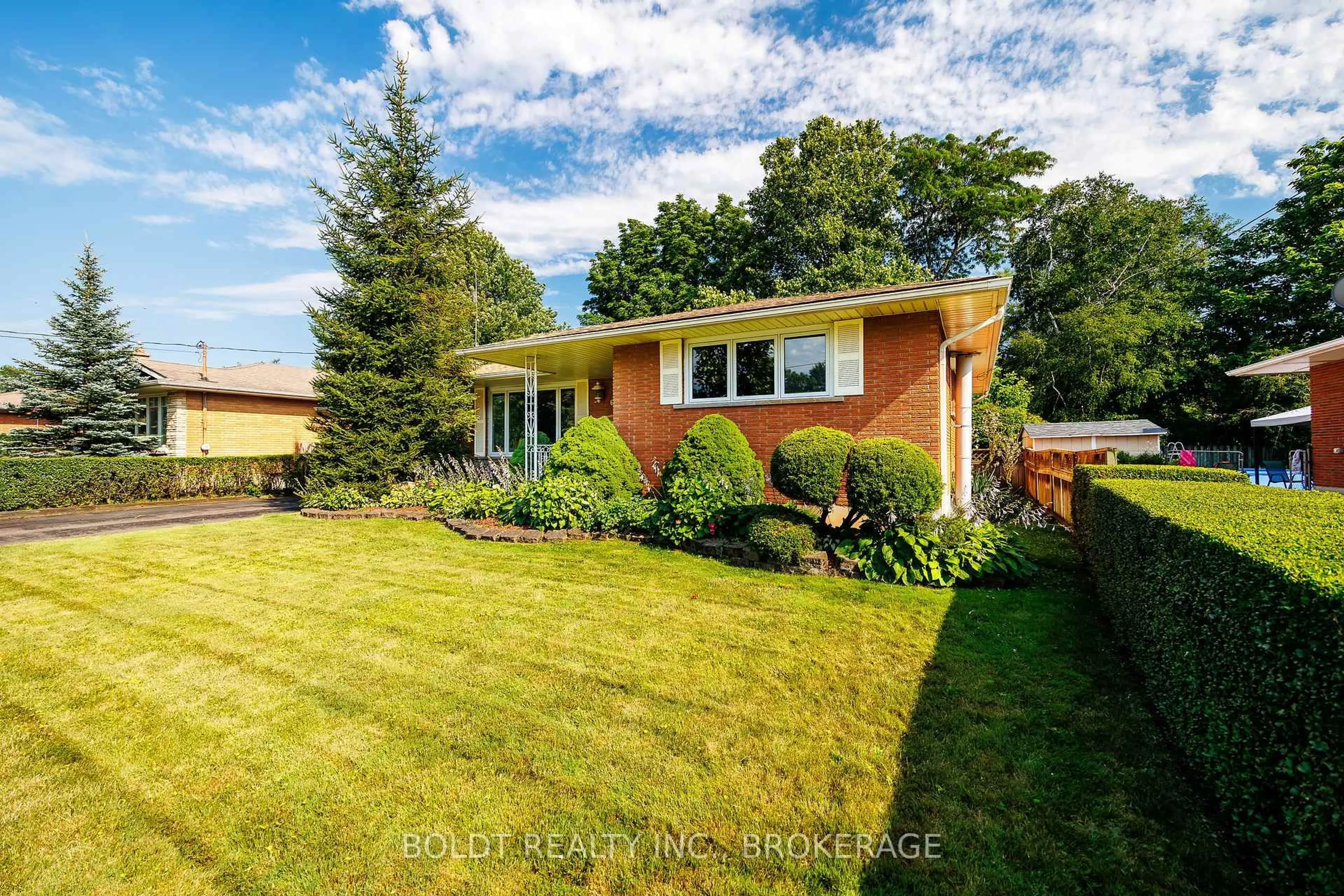 Home with brick exterior material, street for 620 Scott St, St. Catharines Ontario L2M 3X8