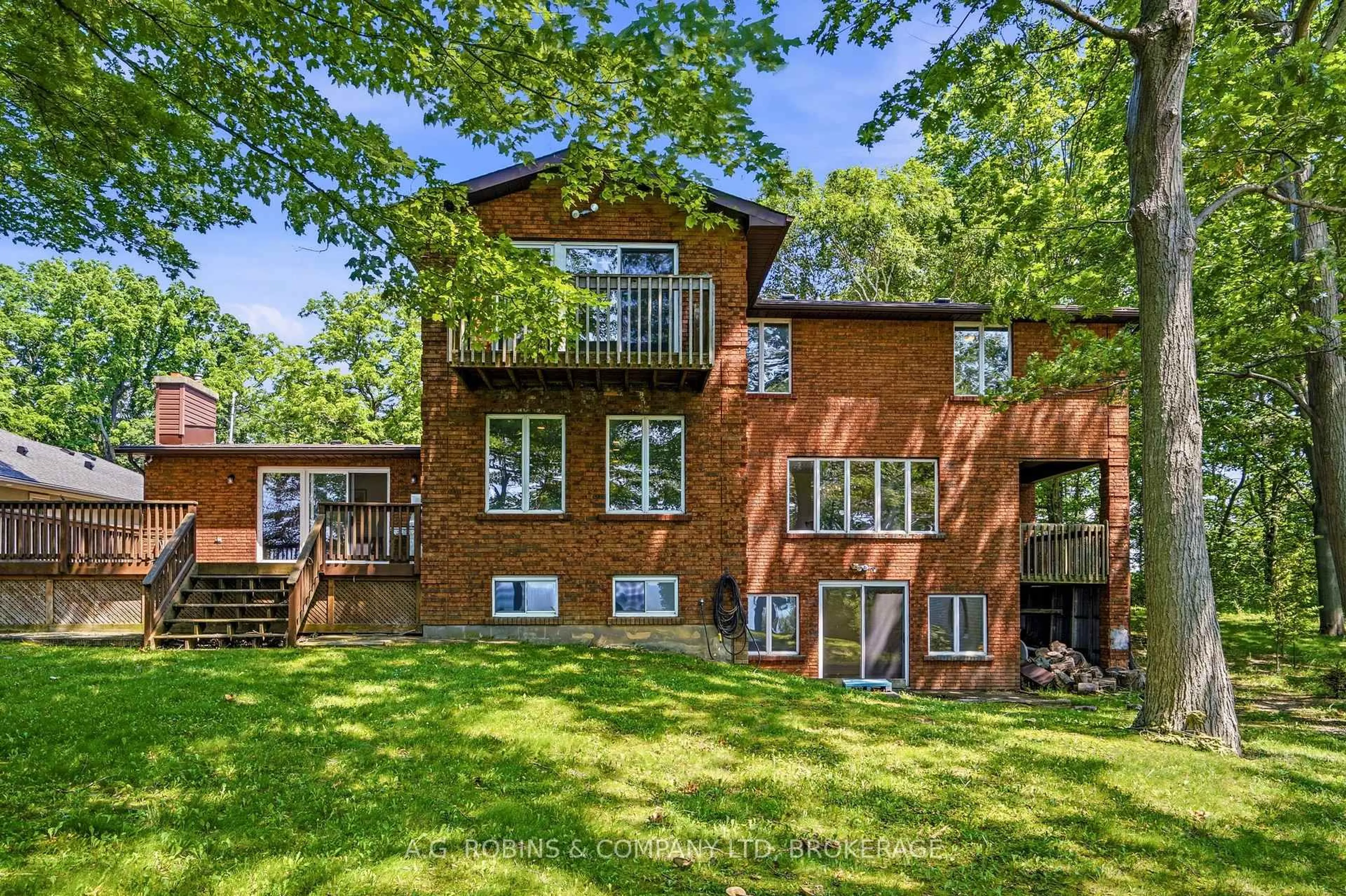 Home with brick exterior material, unknown for 559 Lakeshore Rd, Port Colborne Ontario L3K 5V3