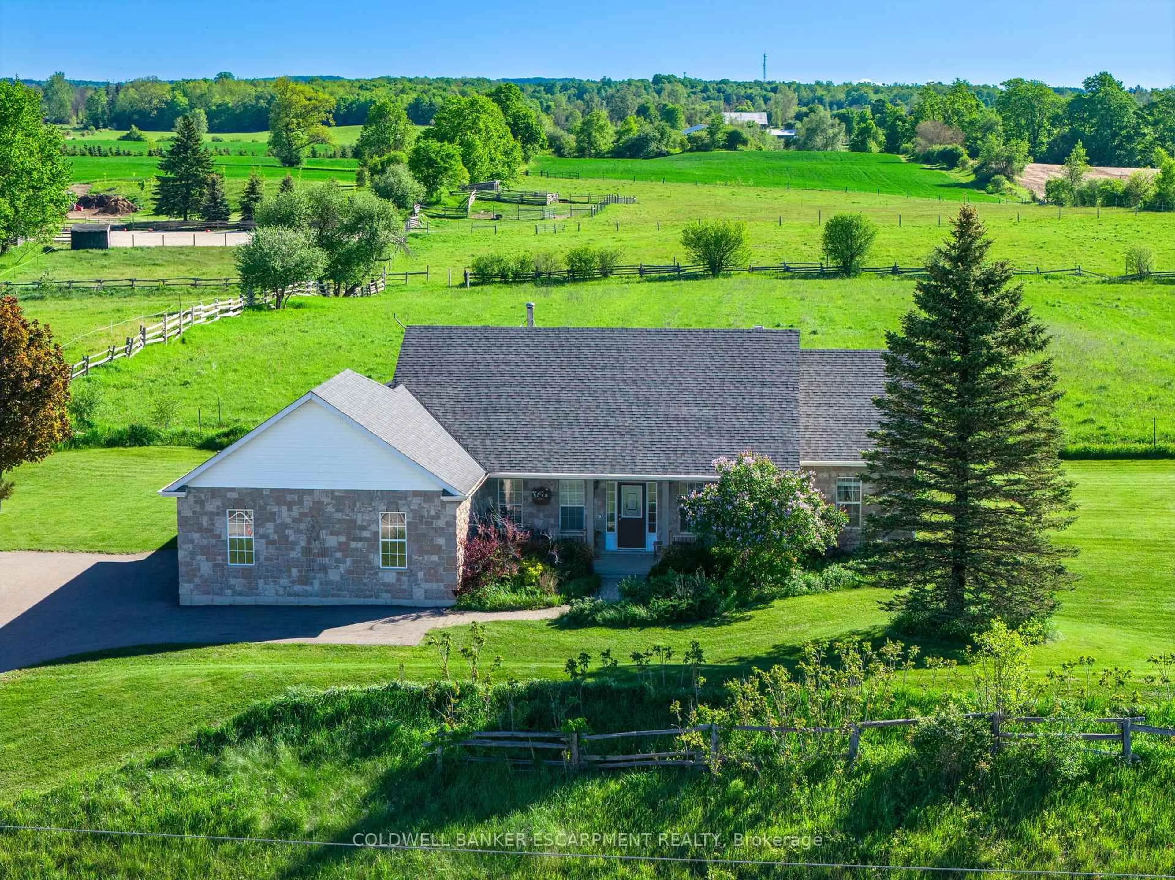 A pic from outside/outdoor area/front of a property/back of a property/a pic from drone, unknown for 4923 Wellington 44 Rd, Guelph/Eramosa Ontario N0B 2K0