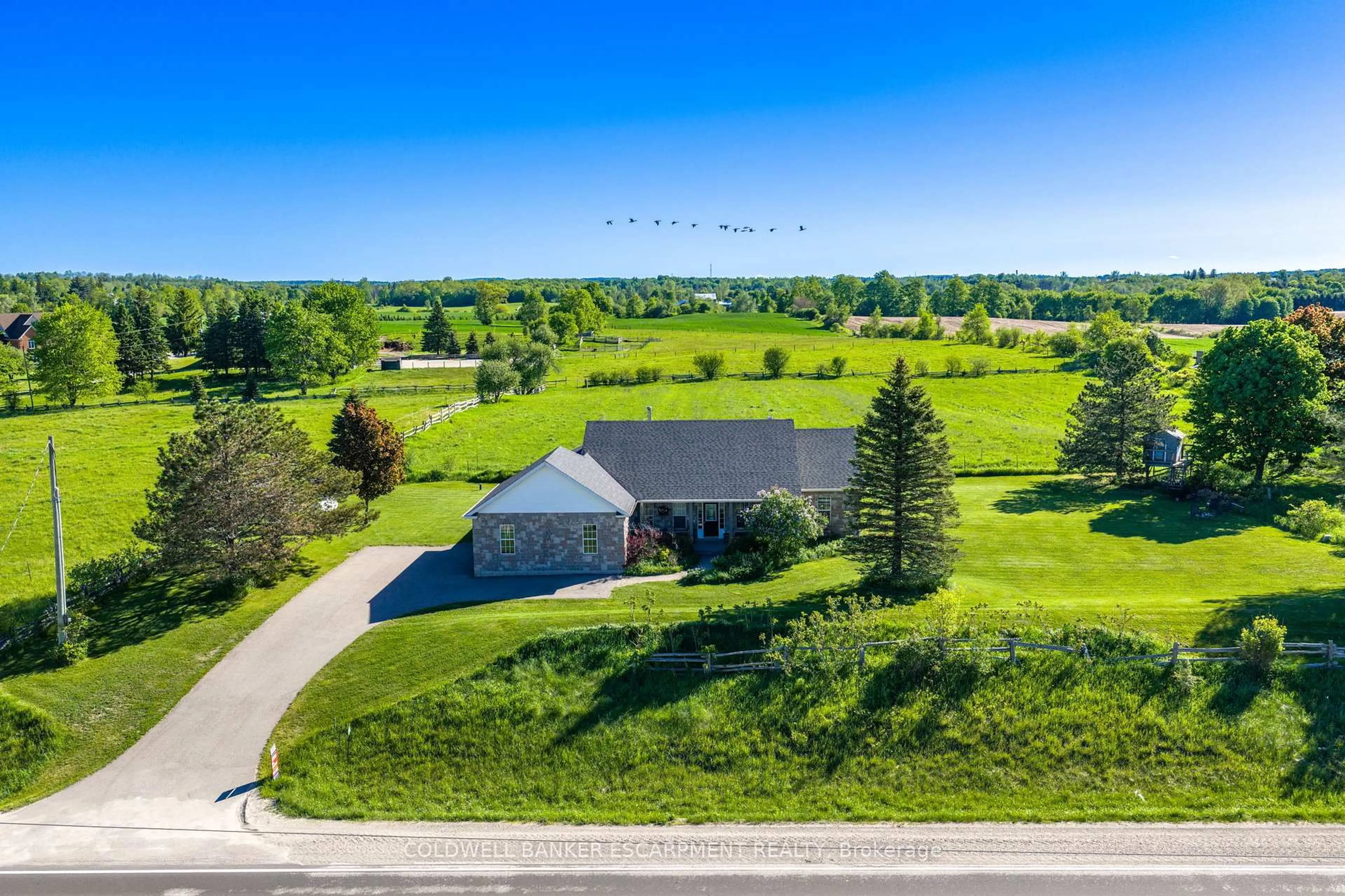 A pic from outside/outdoor area/front of a property/back of a property/a pic from drone, unknown for 4923 Wellington 44 Rd, Guelph/Eramosa Ontario N0B 2K0