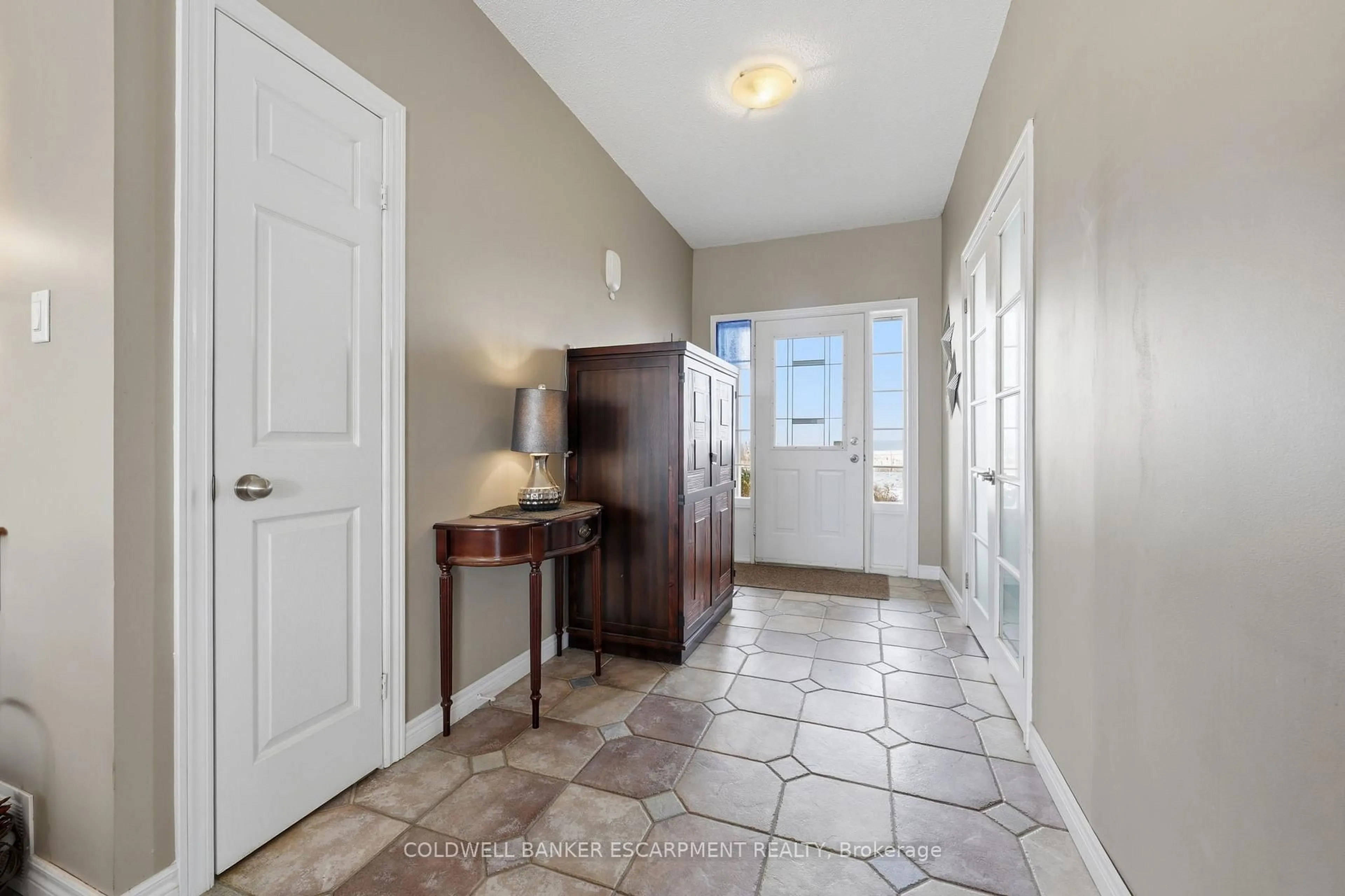 Indoor entryway for 4923 Wellington 44 Rd, Guelph/Eramosa Ontario N0B 2K0