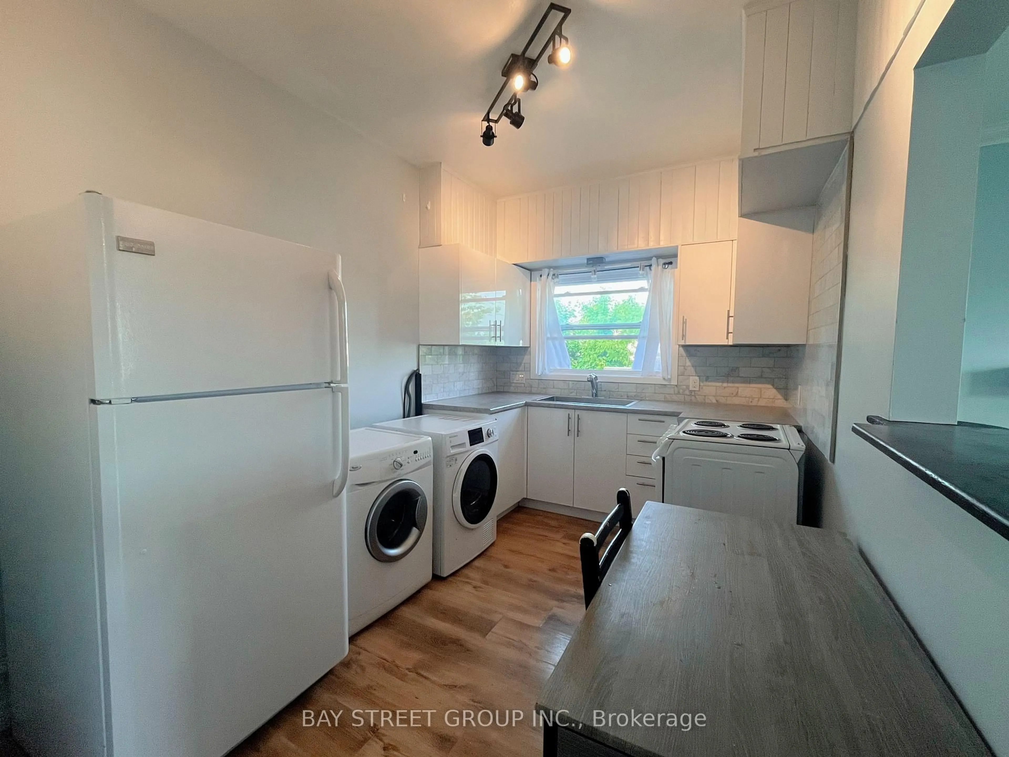 Standard kitchen, unknown for 70 Courtwright St, Fort Erie Ontario L2A 2R7