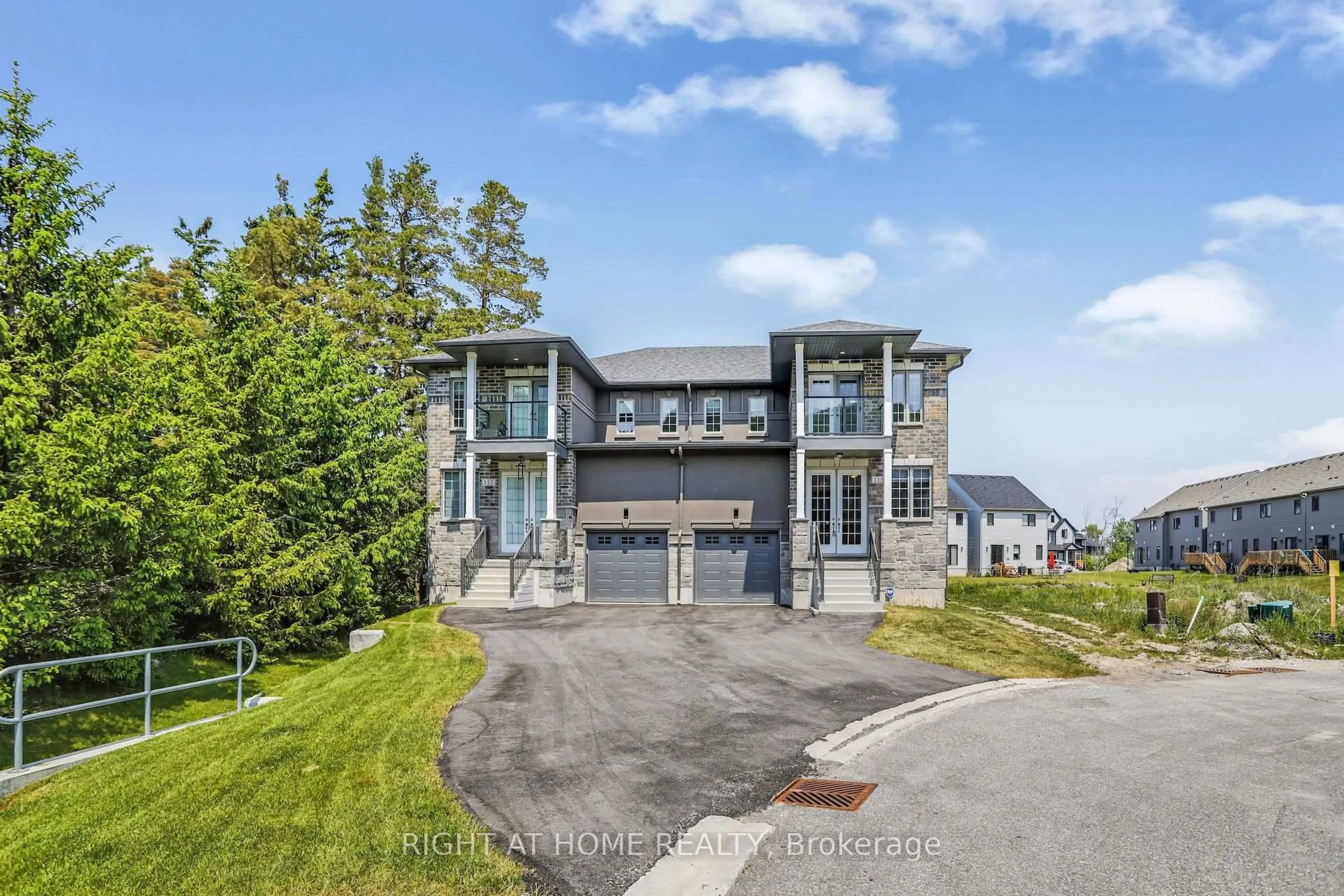 A pic from outside/outdoor area/front of a property/back of a property/a pic from drone, unknown for 115 Delphi Crt #141, Blue Mountains Ontario N0H 1J0