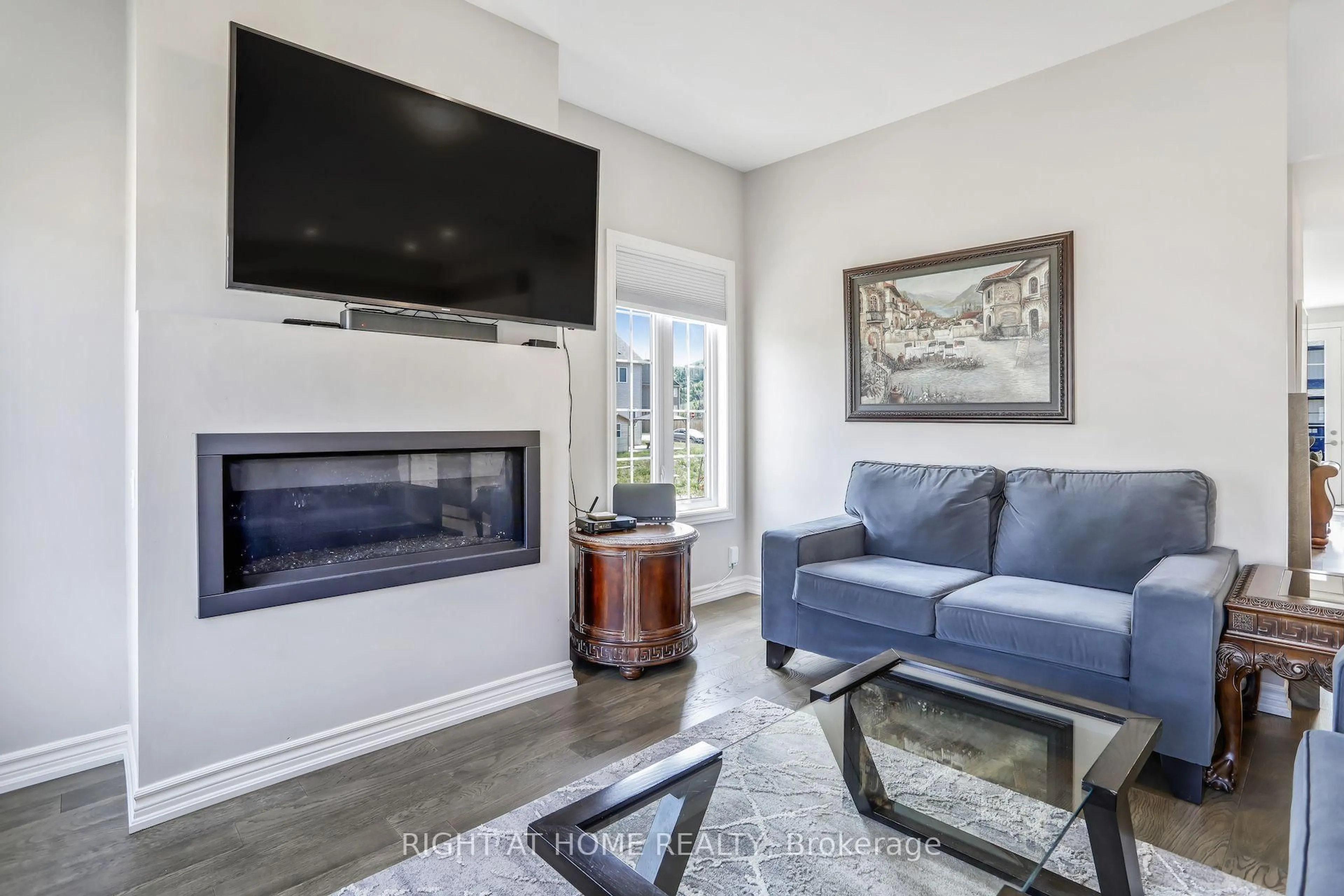 Living room with furniture, unknown for 115 Delphi Crt #141, Blue Mountains Ontario N0H 1J0