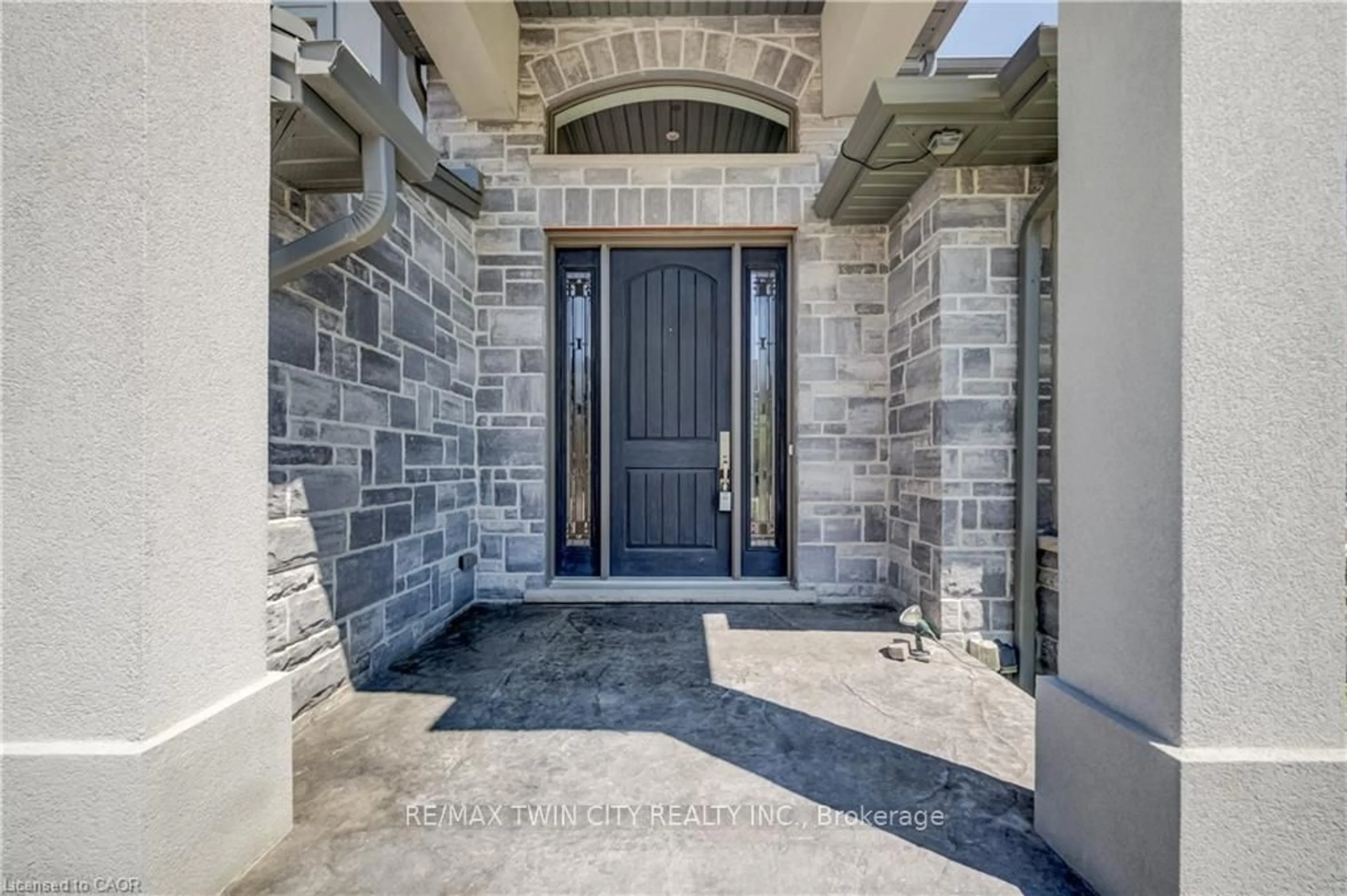 Indoor entryway for 248 EVENS POND Cres, Kitchener Ontario N2R 0B7