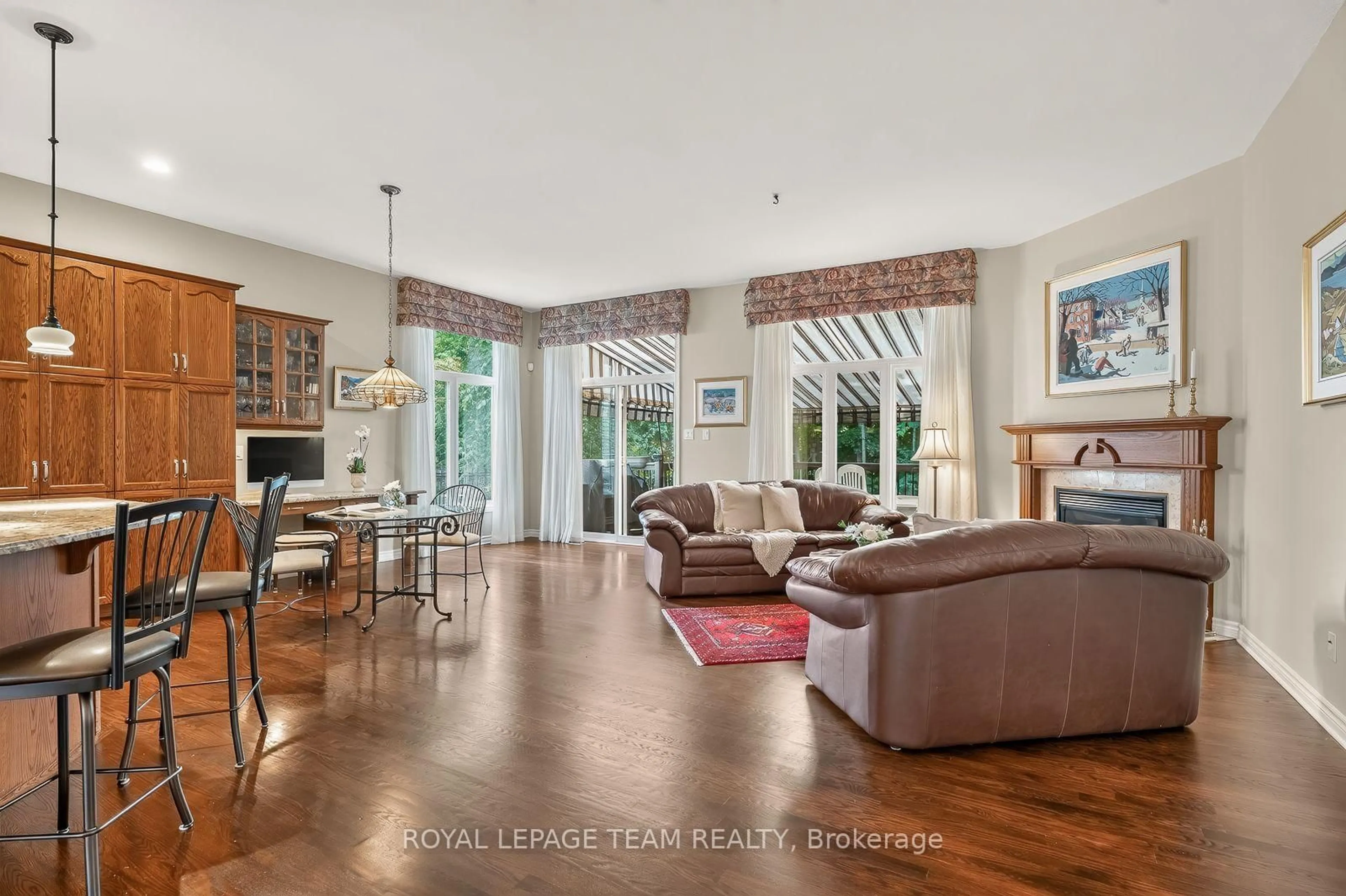 Living room with furniture, unknown for 102 Golflinks Dr, Ottawa Ontario K2J 5L3
