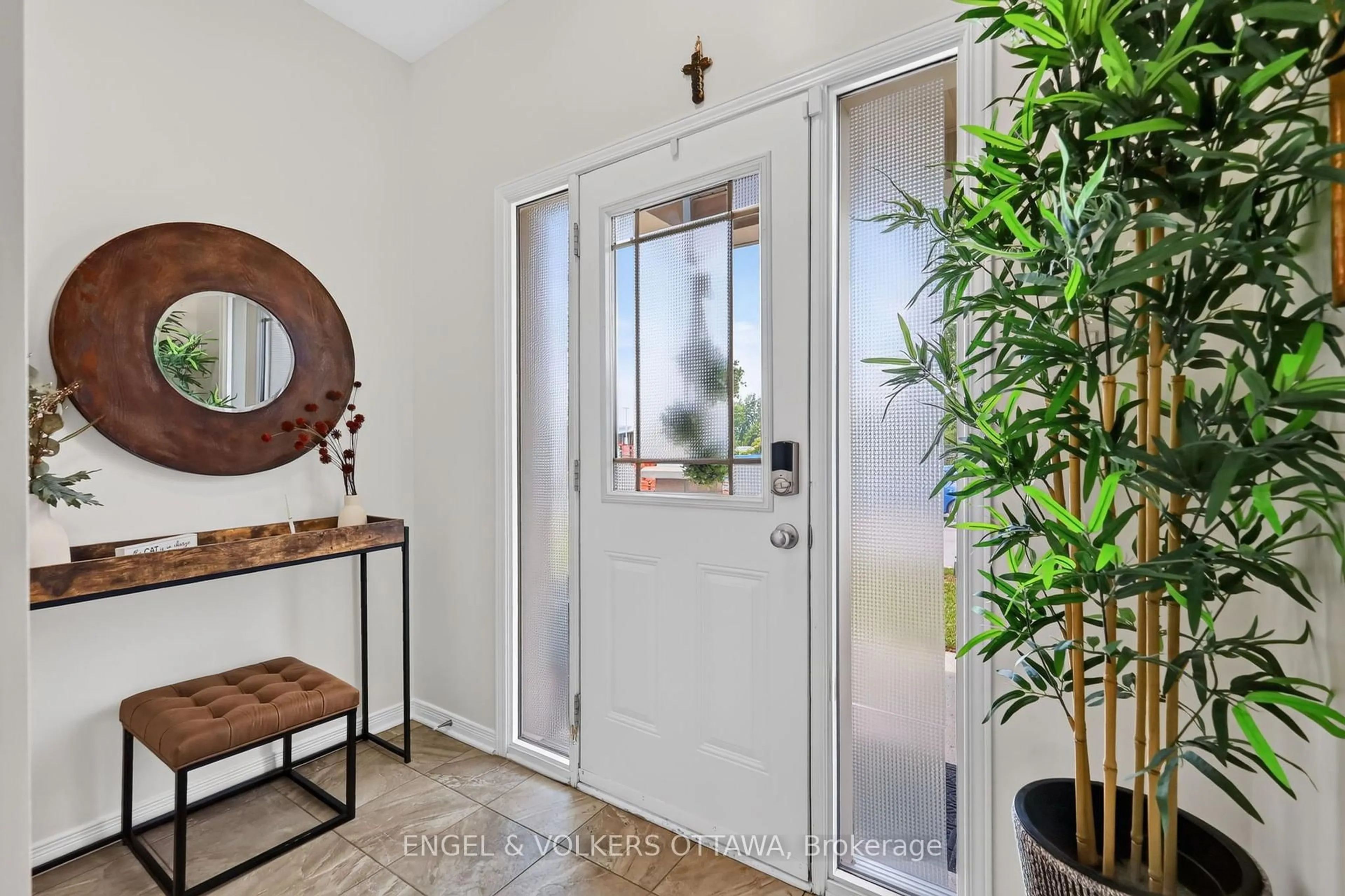 Indoor entryway for 601 Via Campanale Ave, Ottawa Ontario K2J 4A2