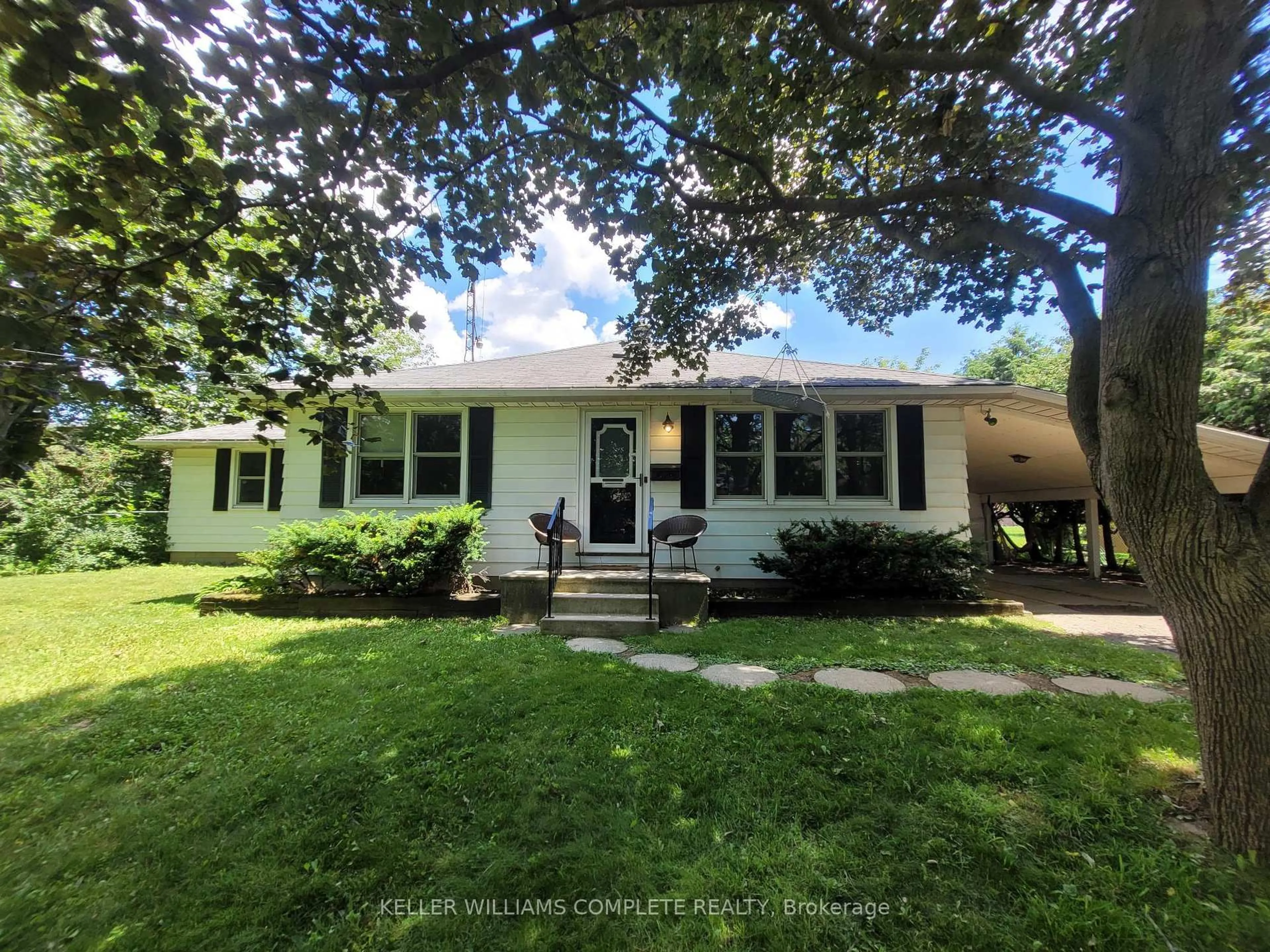 Home with vinyl exterior material, street for 879 WEST 5TH St, Hamilton Ontario L9C 5R4