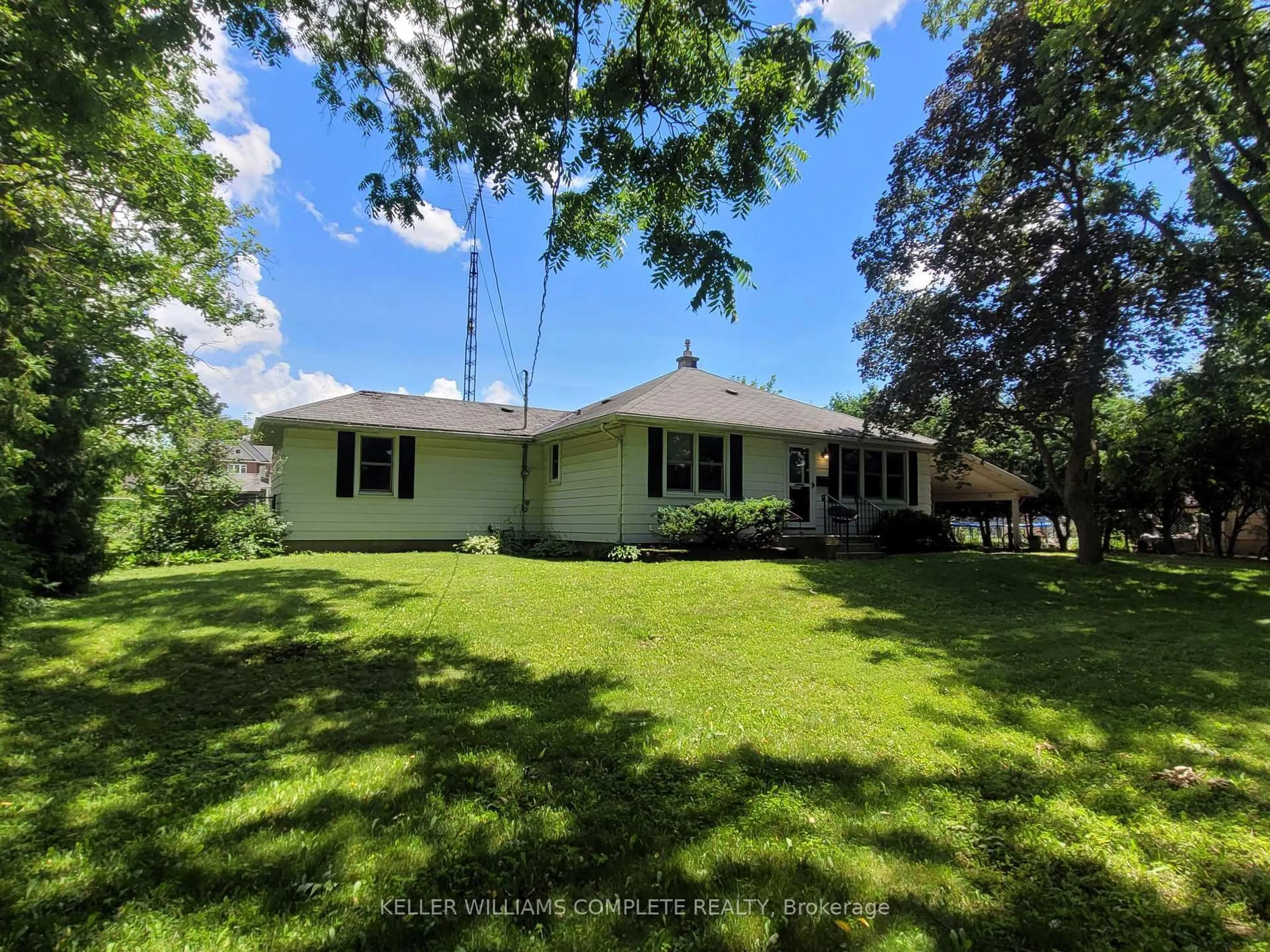 A pic from outside/outdoor area/front of a property/back of a property/a pic from drone, water/lake/river/ocean view for 879 WEST 5TH St, Hamilton Ontario L9C 5R4