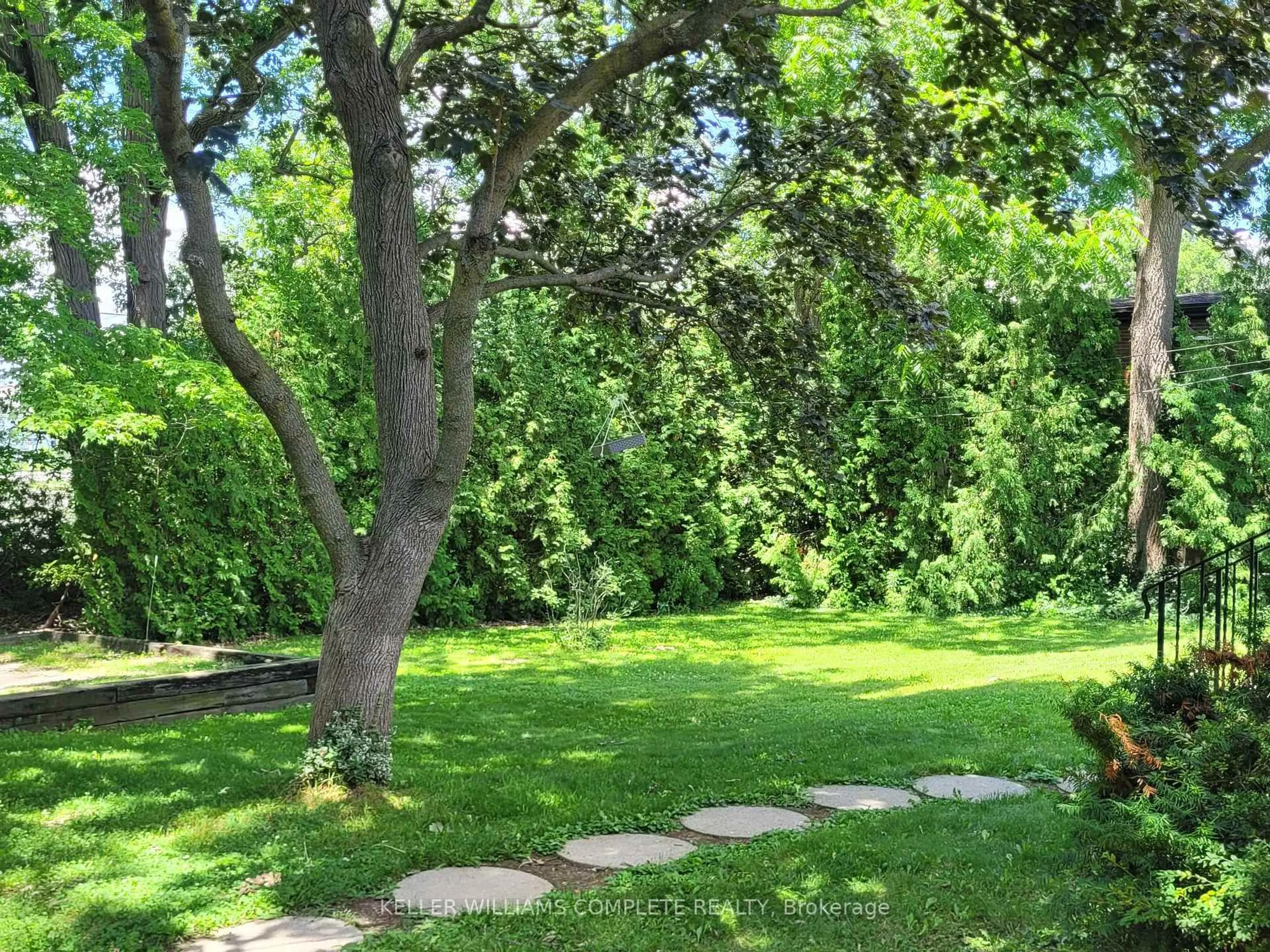 Patio, forest/trees view for 879 WEST 5TH St, Hamilton Ontario L9C 5R4