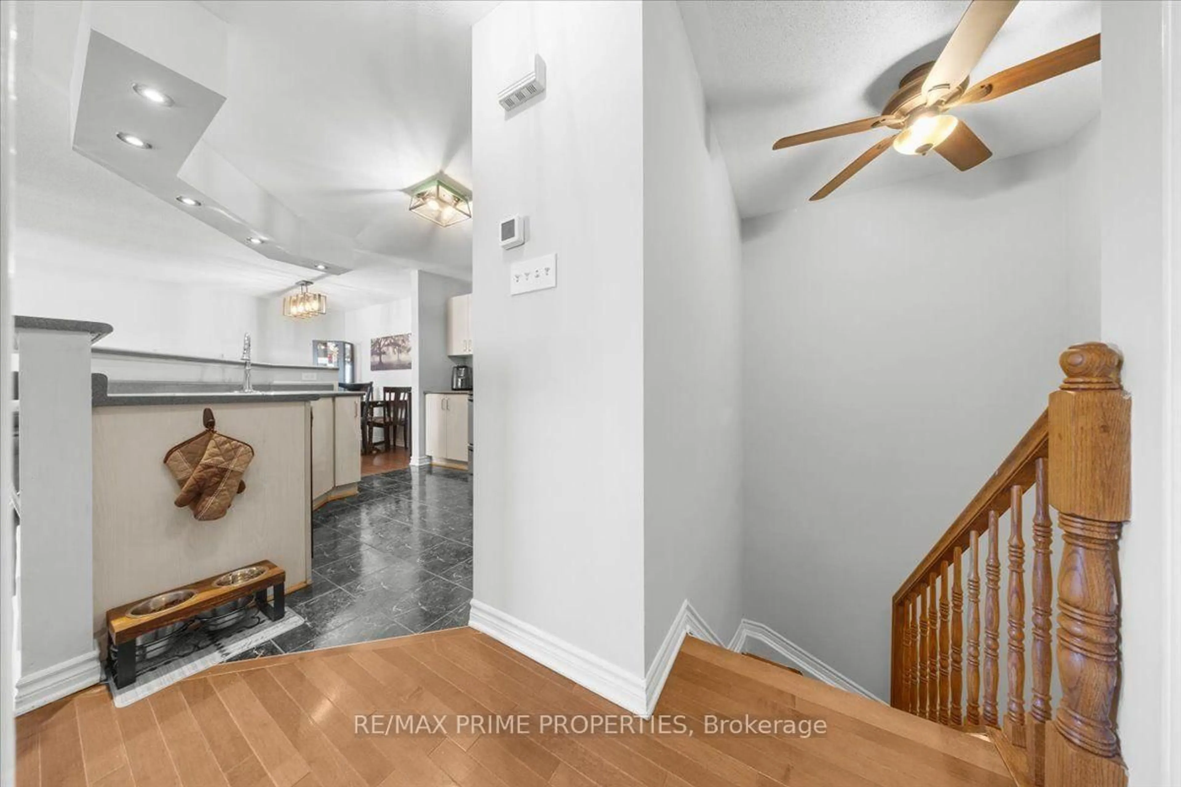 Indoor entryway for 3265 St Joseph Blvd #117, Ottawa Ontario K1E 3Y2