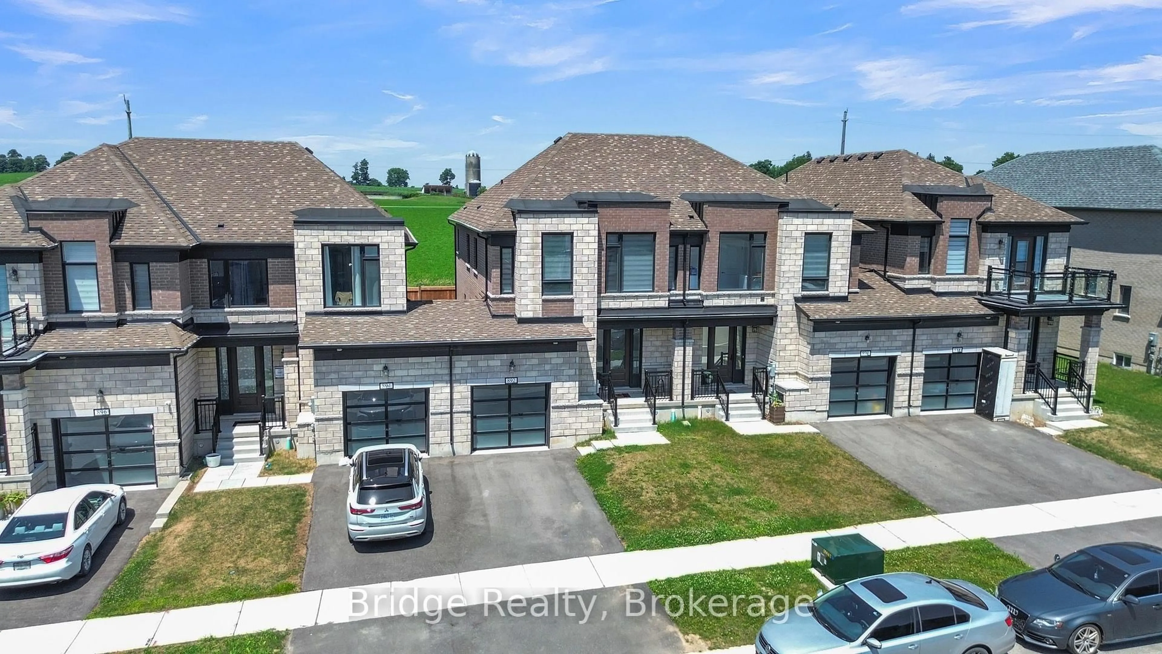 A pic from outside/outdoor area/front of a property/back of a property/a pic from drone, street for 892 Sobeski Ave, Woodstock Ontario N4T 0N7